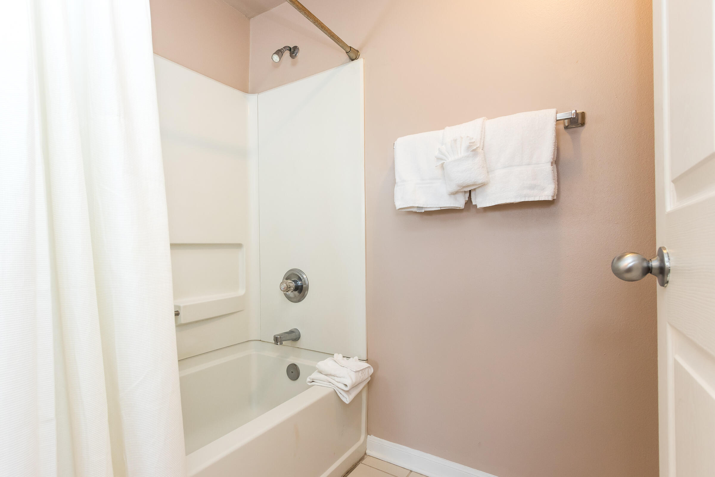 EMERALD TOWERS WEST CONDO - Residential