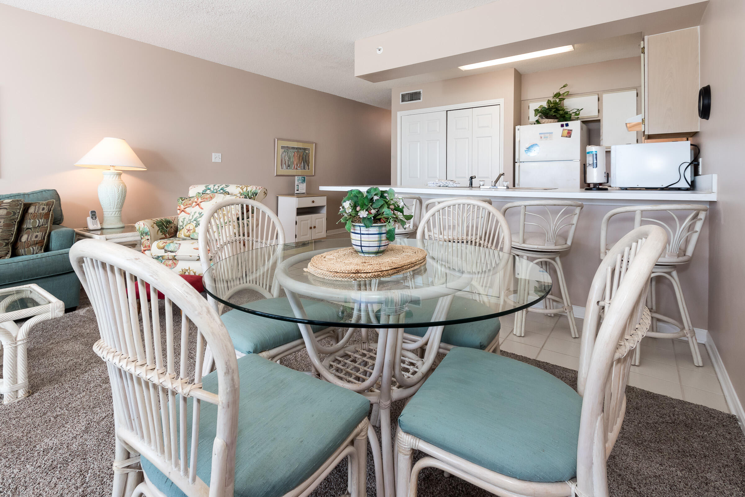 EMERALD TOWERS WEST CONDO - Residential