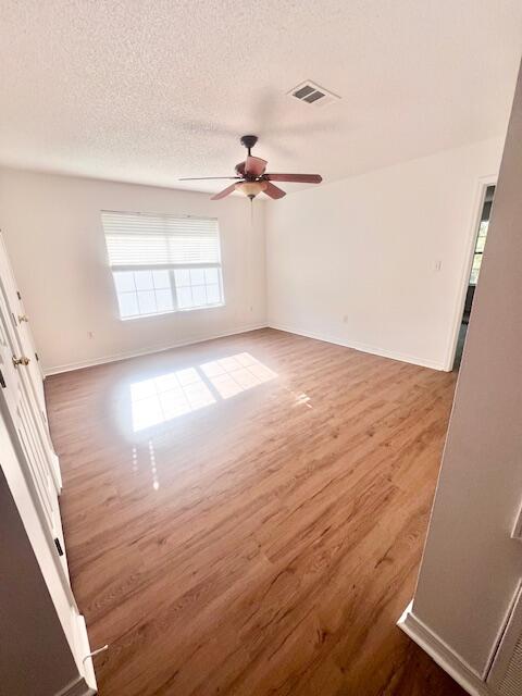 TWIN LAKES ESTATES - Residential Lease