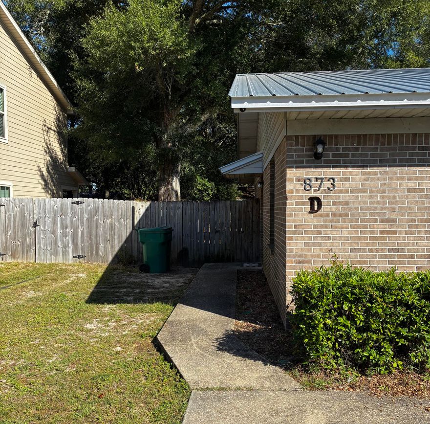 Very nice single story Townhouse. Just minutes to back gate of Hurlburt Field, Walmart and Sam's Club. New LVP Flooring, cabinets and paint,  Privacy fenced backyard.  Pest Control is included. No pets