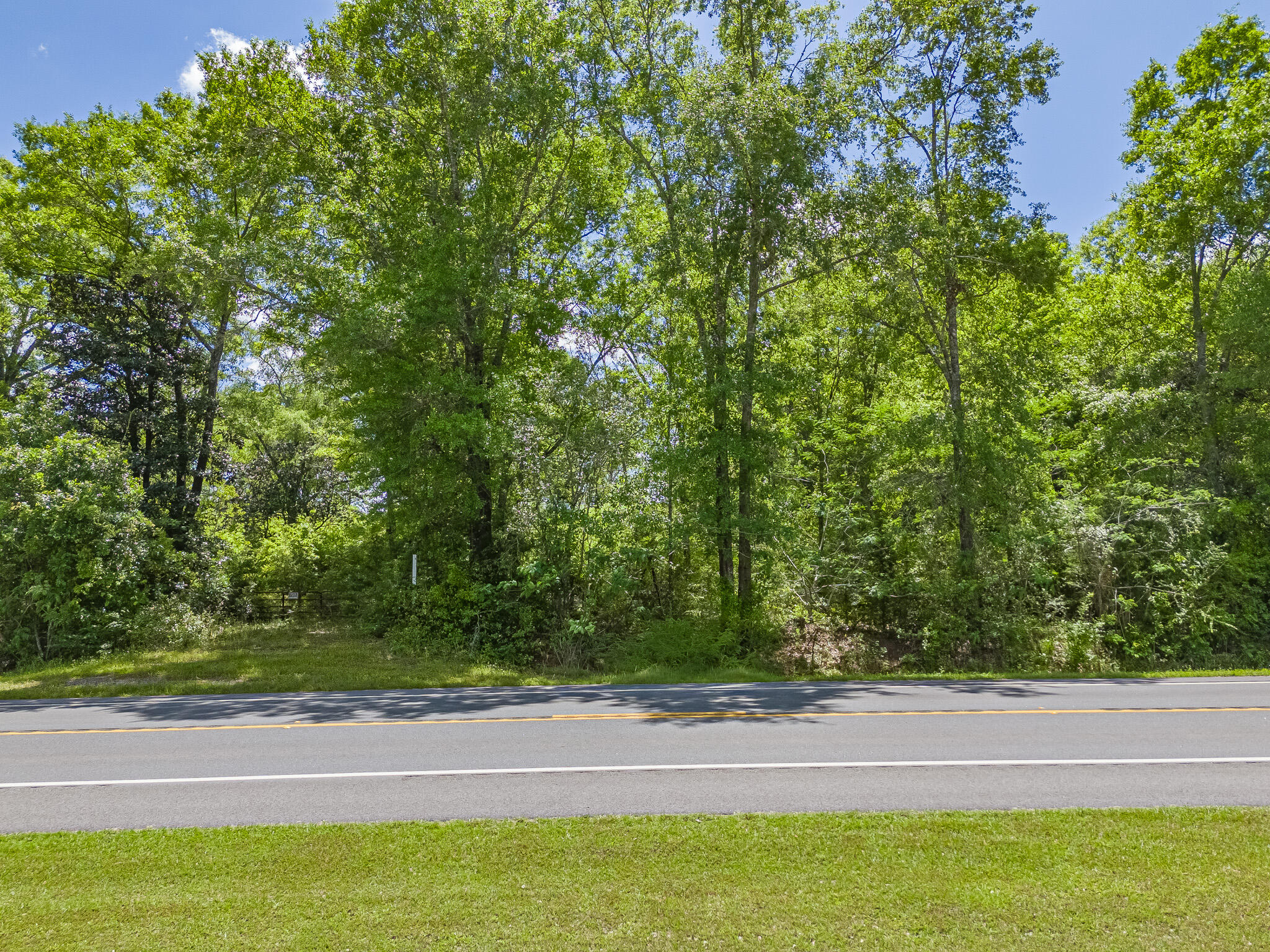 NO RECORDED SUBDIVISION - Land