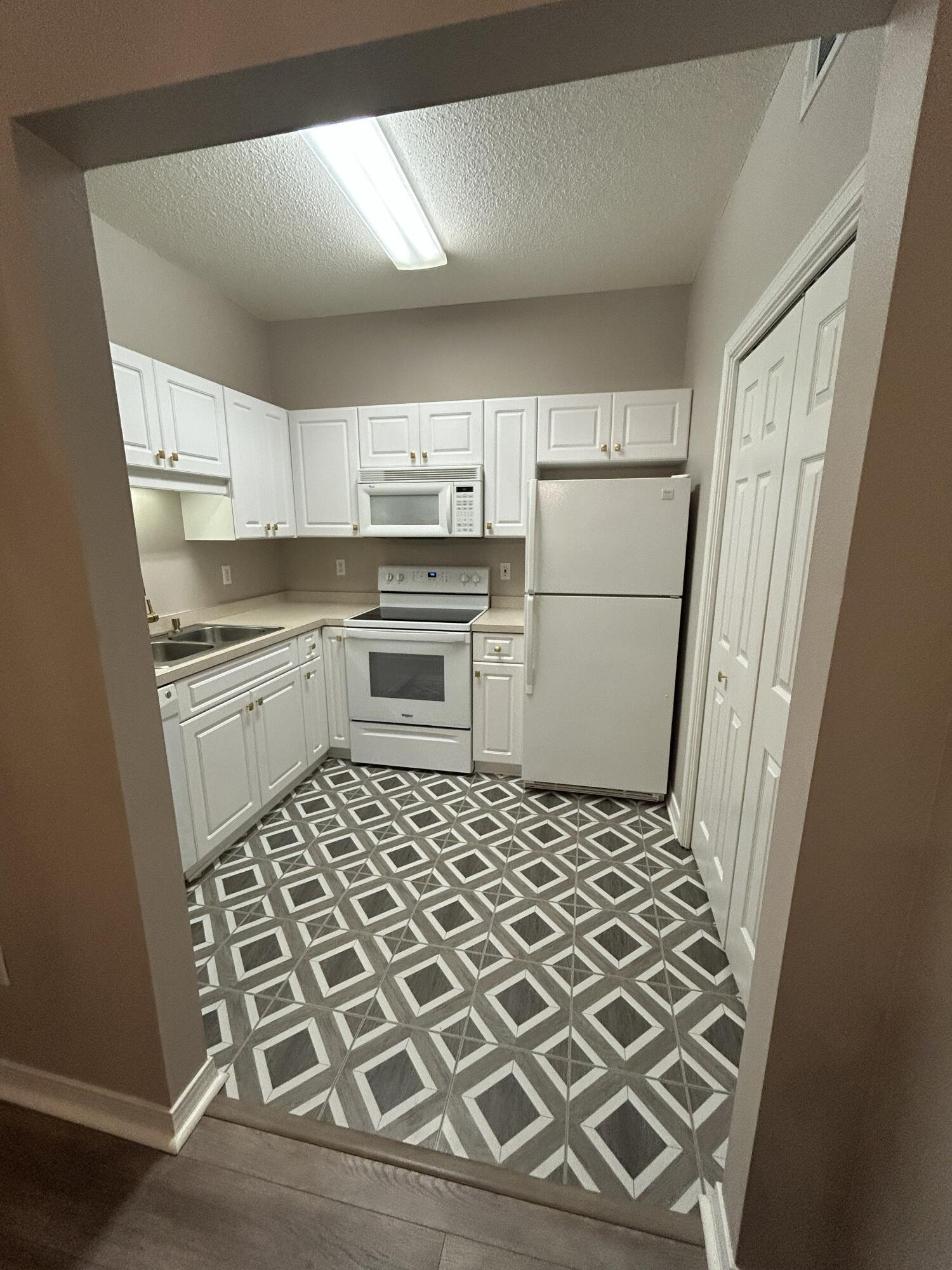 THE OAKS AT NICEVILLE - Residential