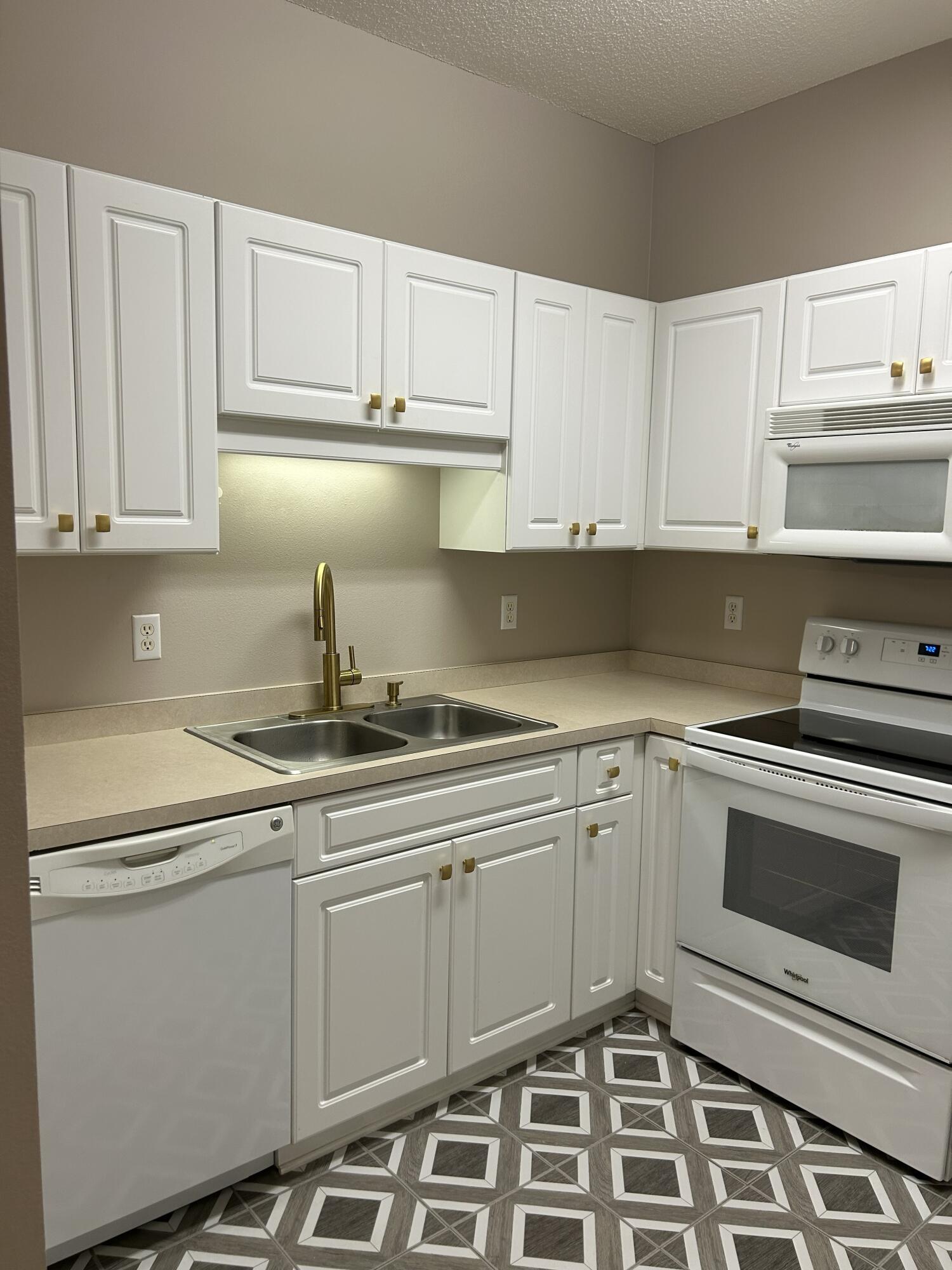 THE OAKS AT NICEVILLE - Residential