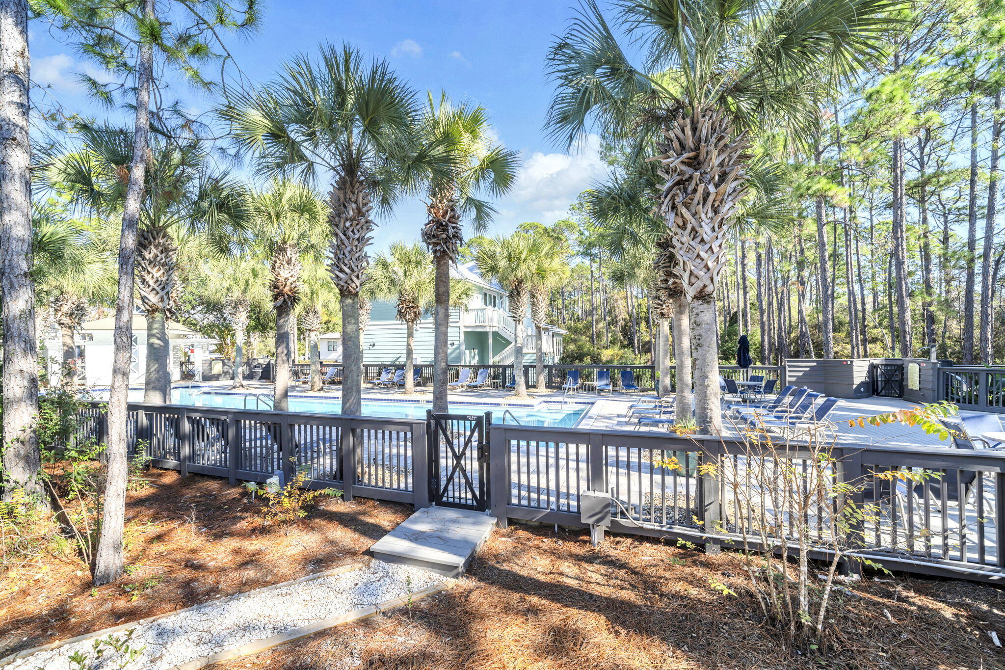 COTTAGES AT EASTERN LAKE - Residential