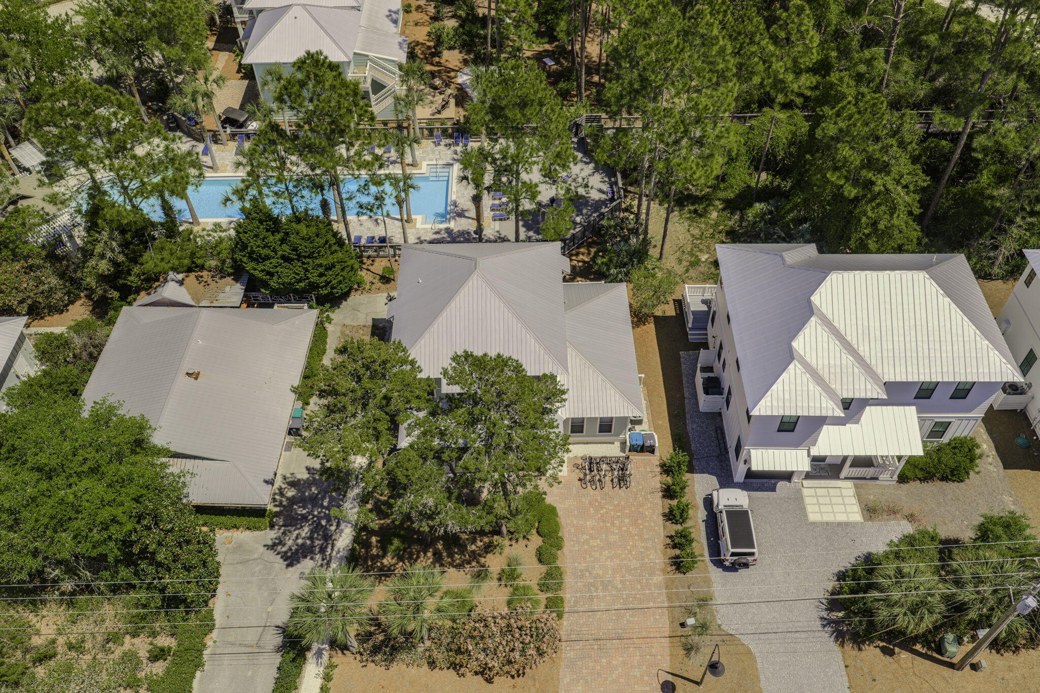 COTTAGES AT EASTERN LAKE - Residential