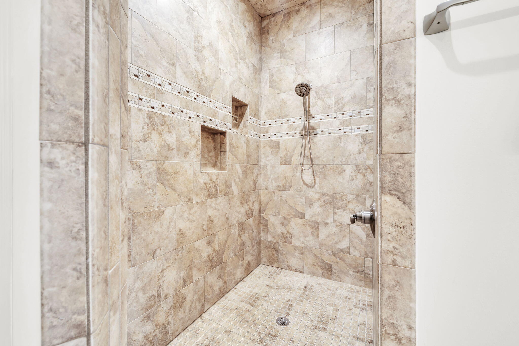 COTTAGES AT EASTERN LAKE - Residential