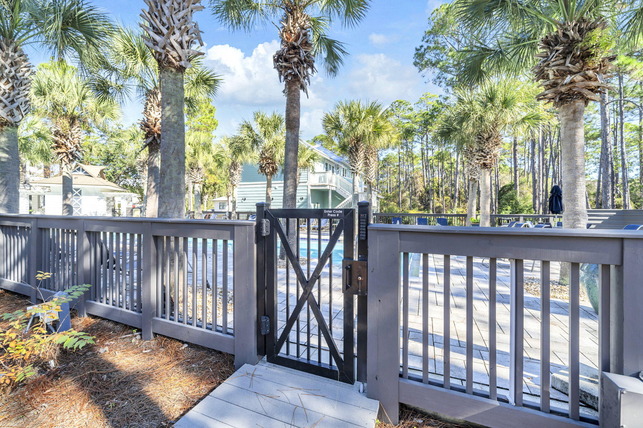 COTTAGES AT EASTERN LAKE - Residential