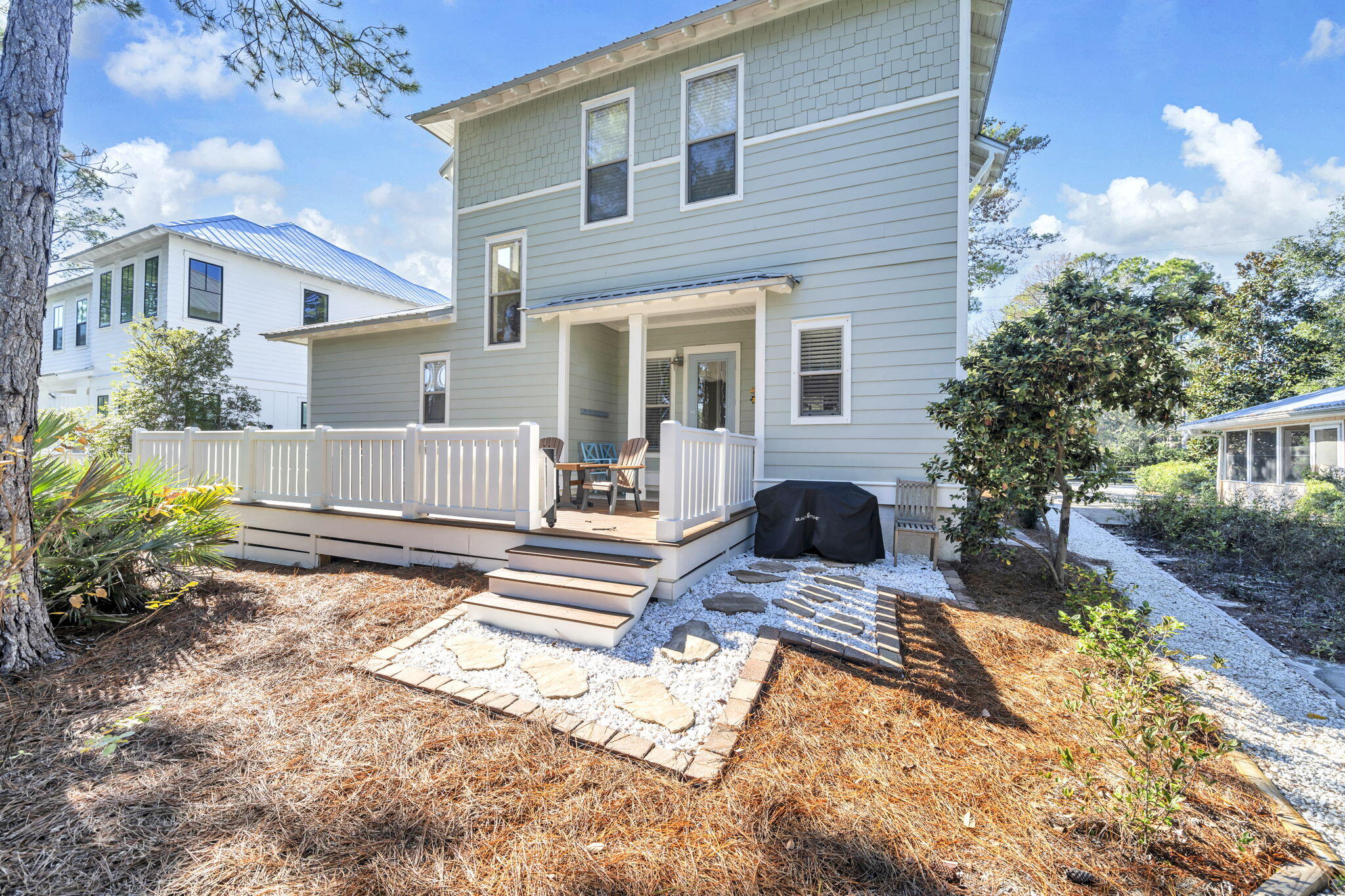 COTTAGES AT EASTERN LAKE - Residential