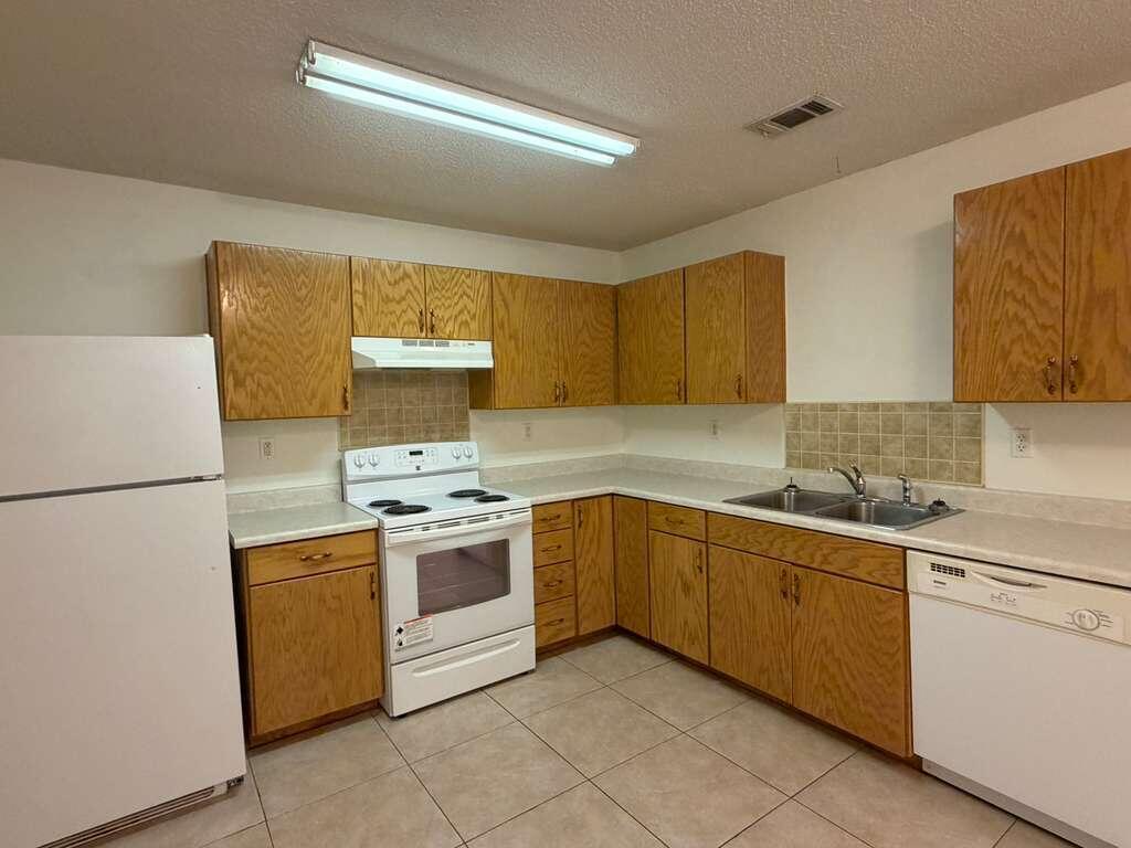 METES & BOUNDS - Residential Lease