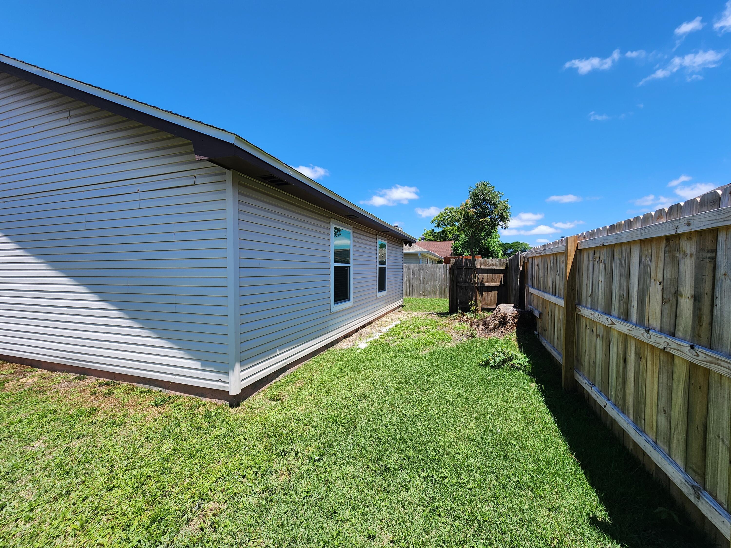 LIVE OAK MANORS - Residential
