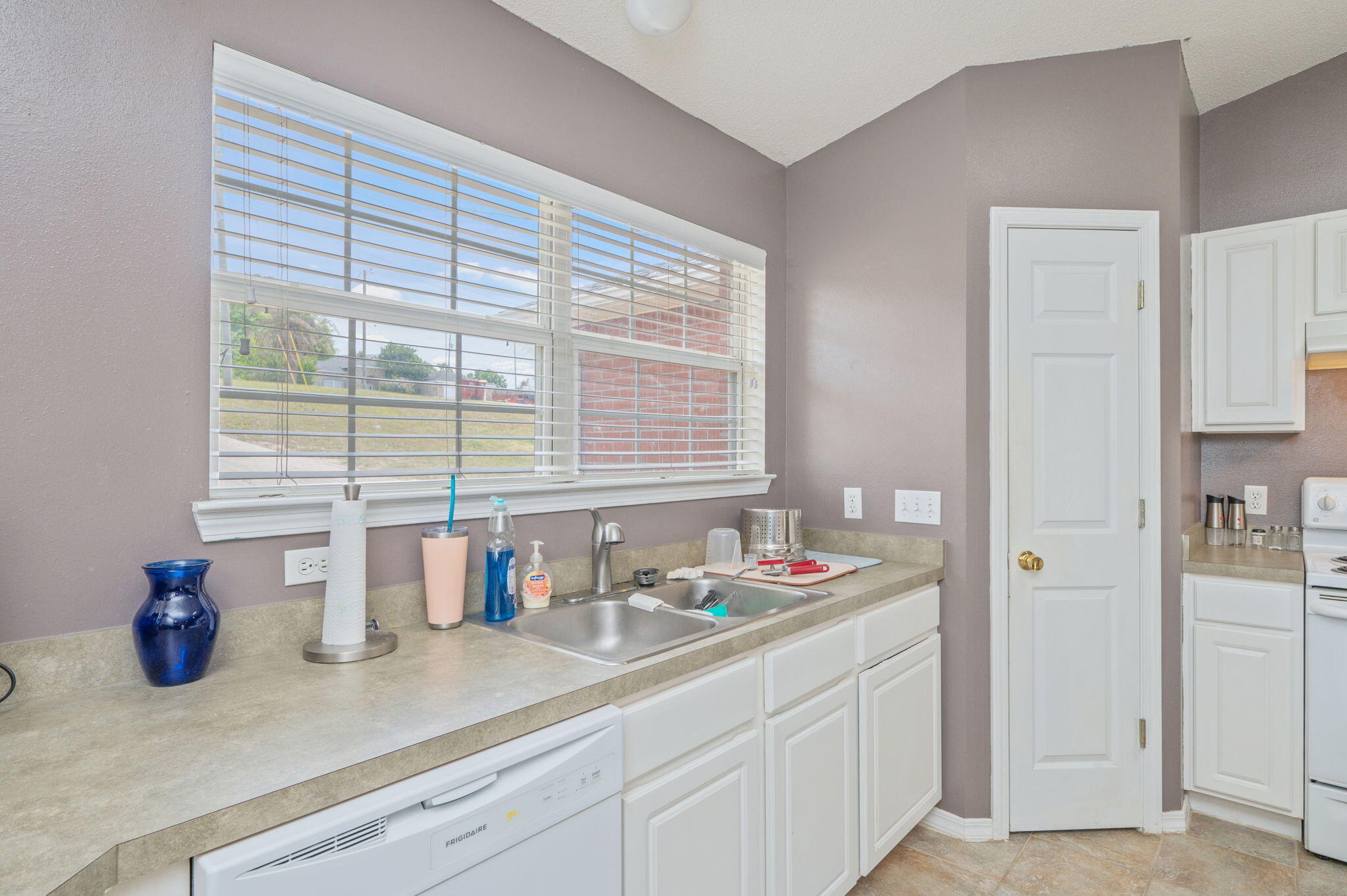 WESTVIEW EST PH IV LOT 15 - Residential