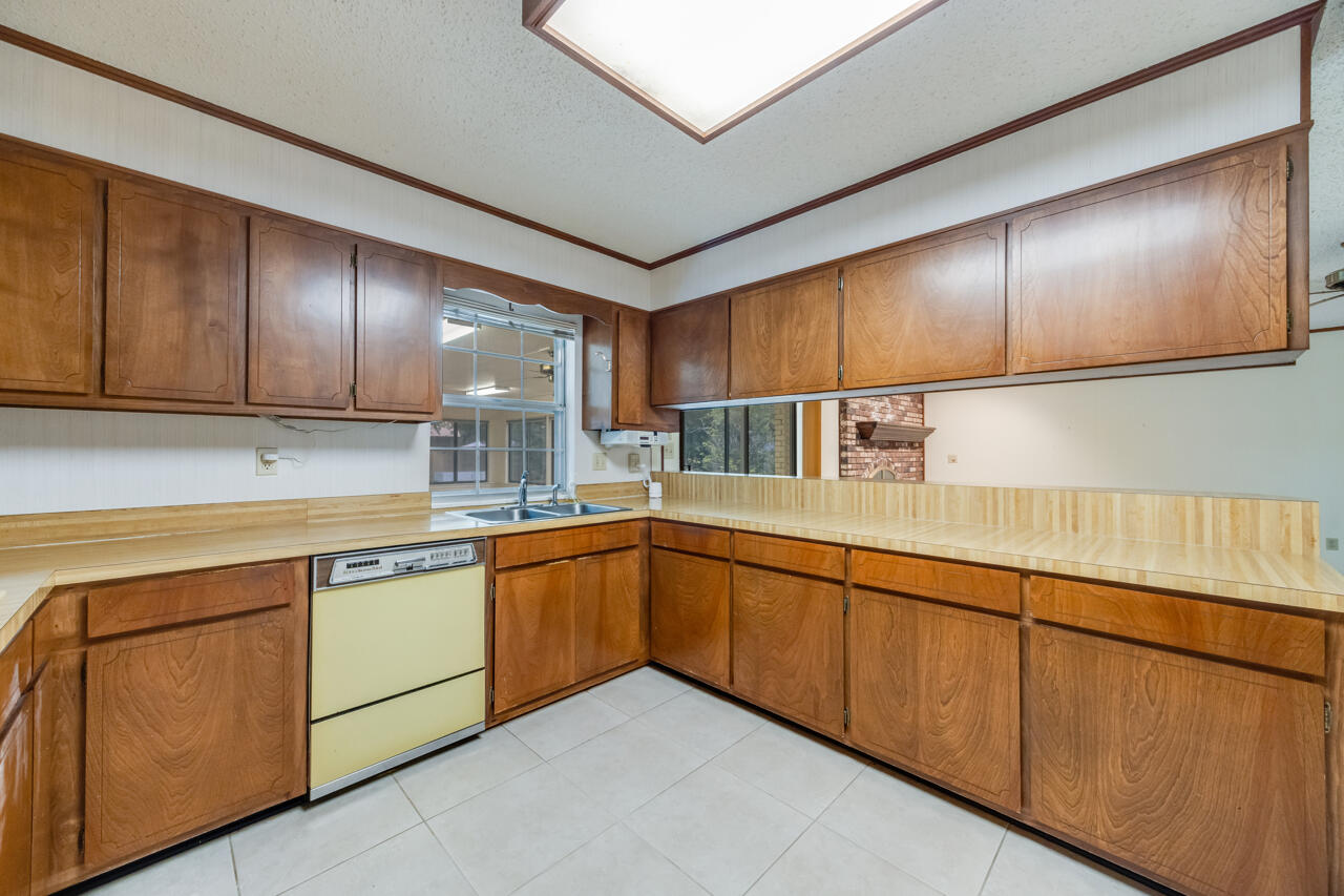 ROCKY BAYOU ESTATES 04 - Residential