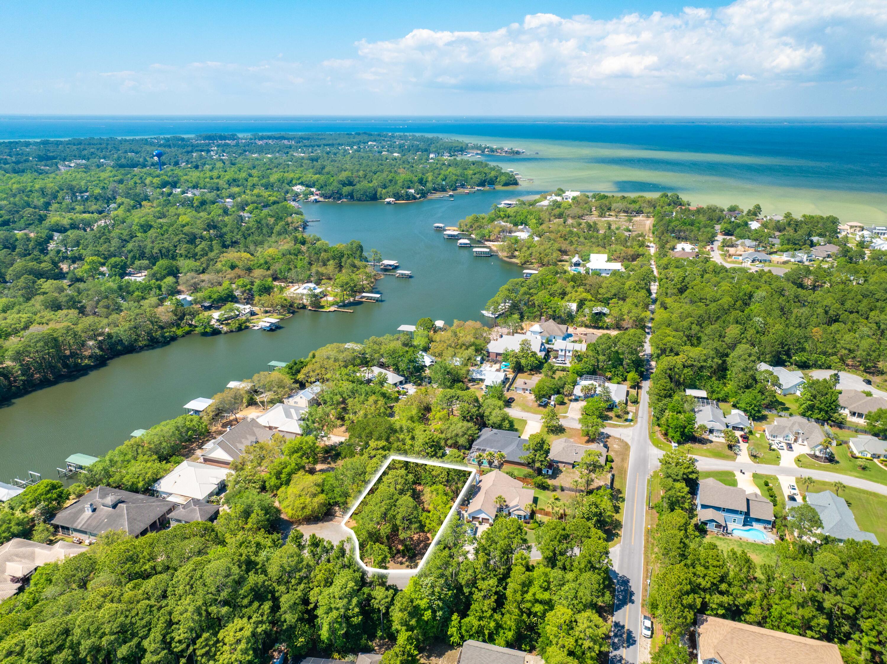 BAYOU BREEZE - Land