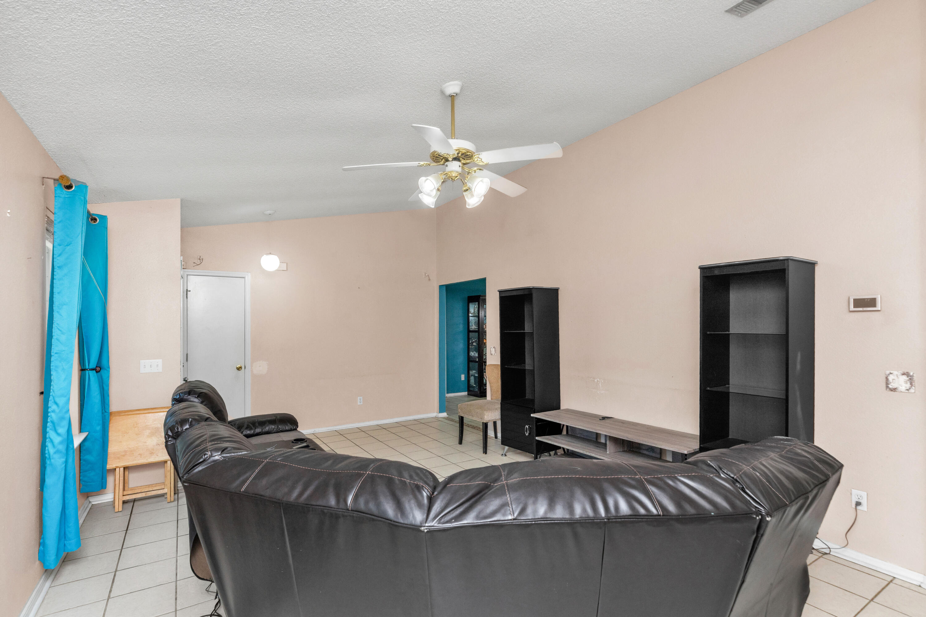 CHANTILLY WOODS - Residential