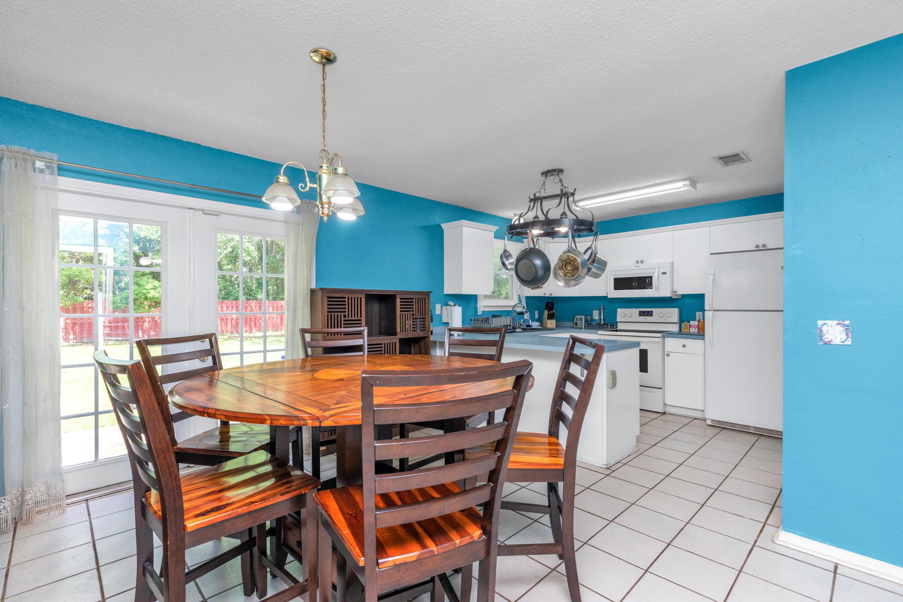 CHANTILLY WOODS - Residential