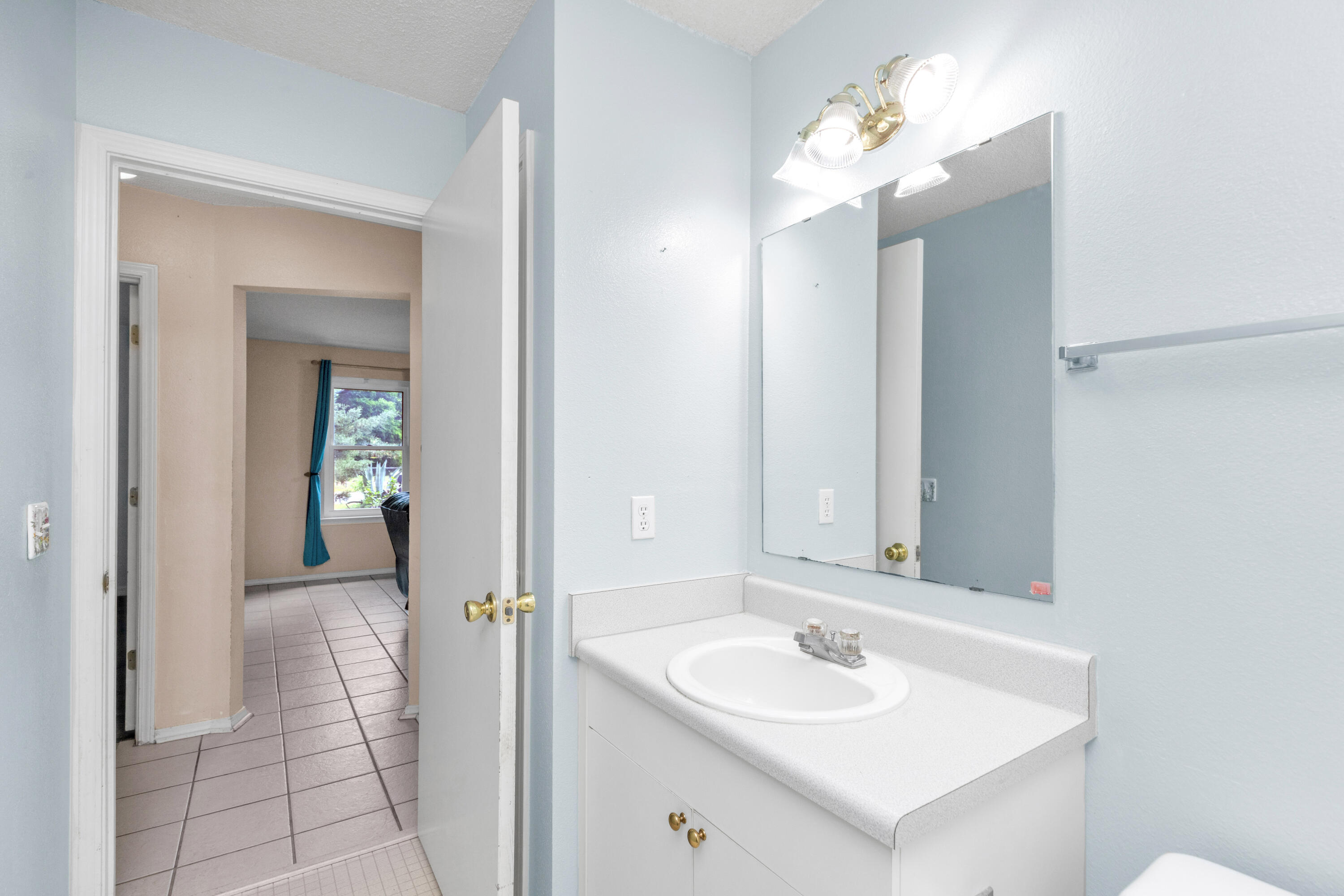 CHANTILLY WOODS - Residential