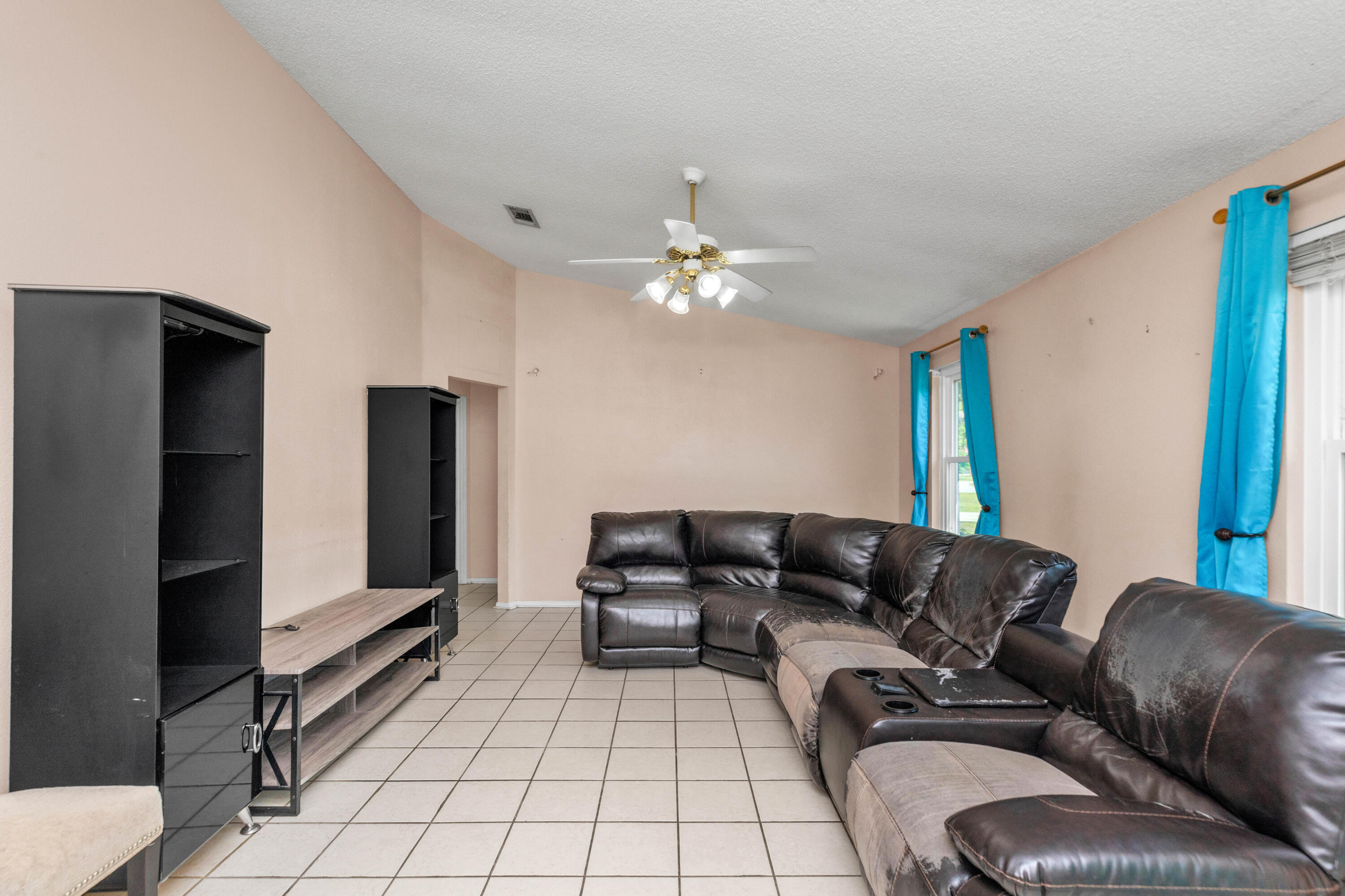 CHANTILLY WOODS - Residential