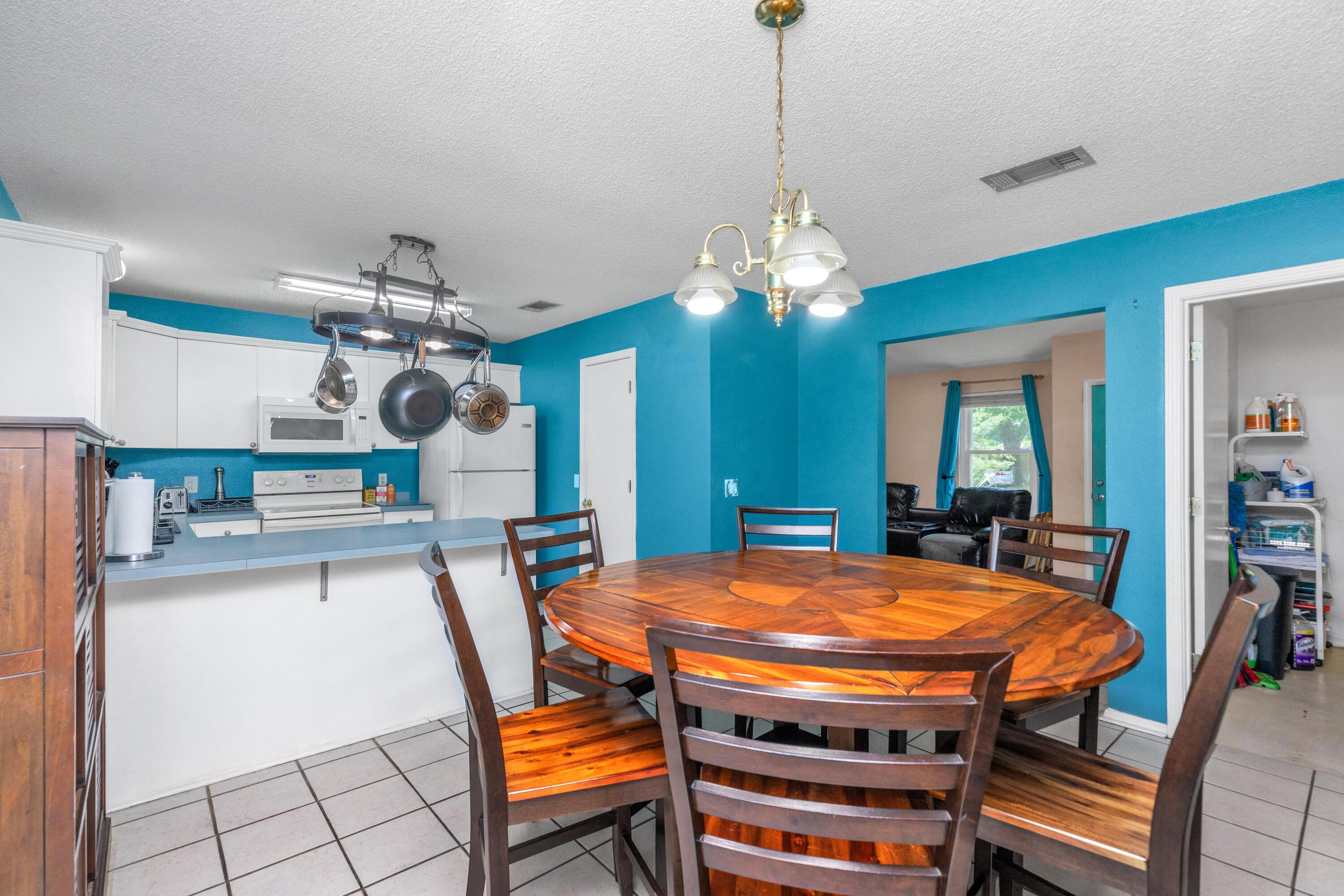 CHANTILLY WOODS - Residential