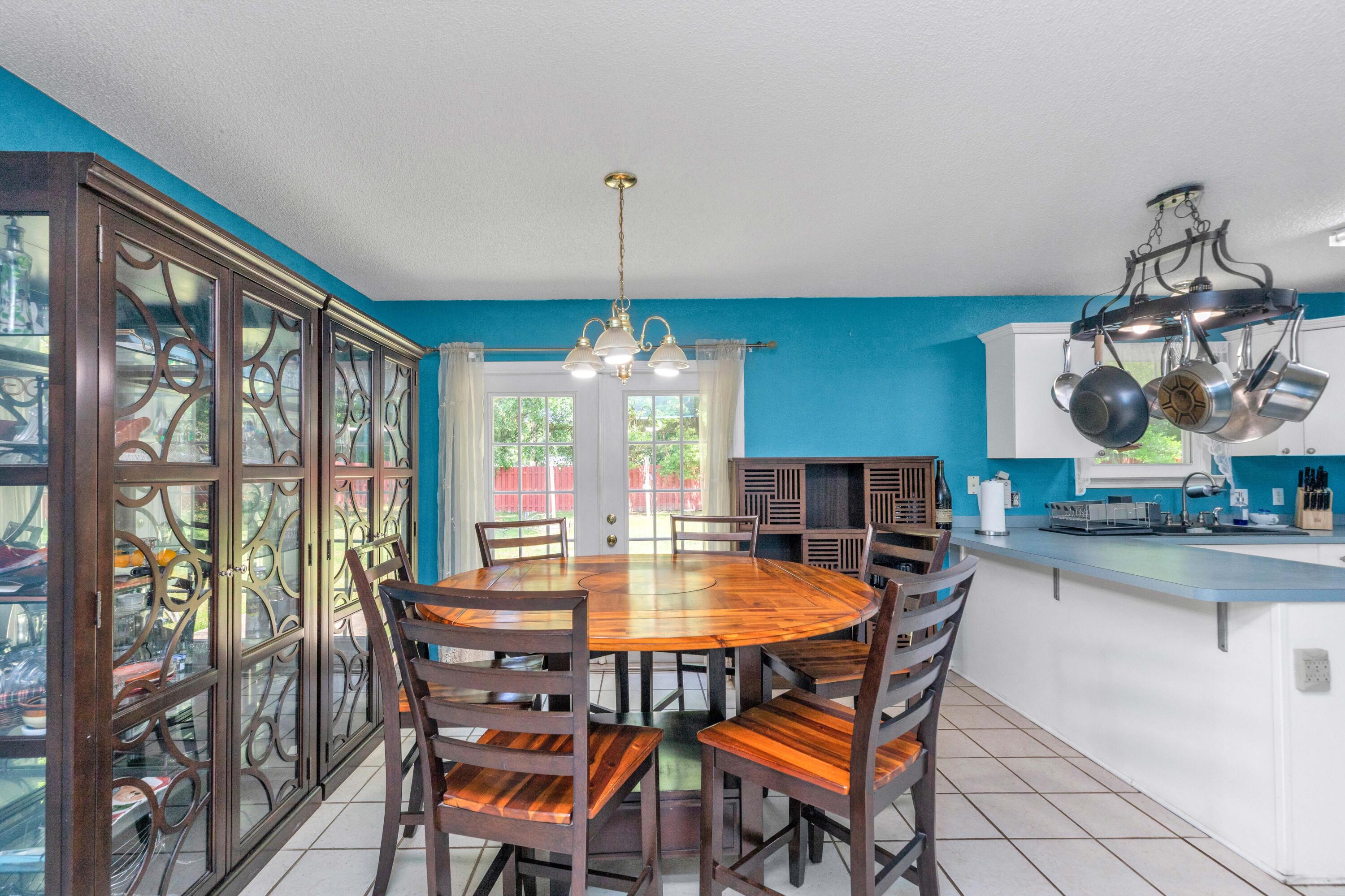 CHANTILLY WOODS - Residential