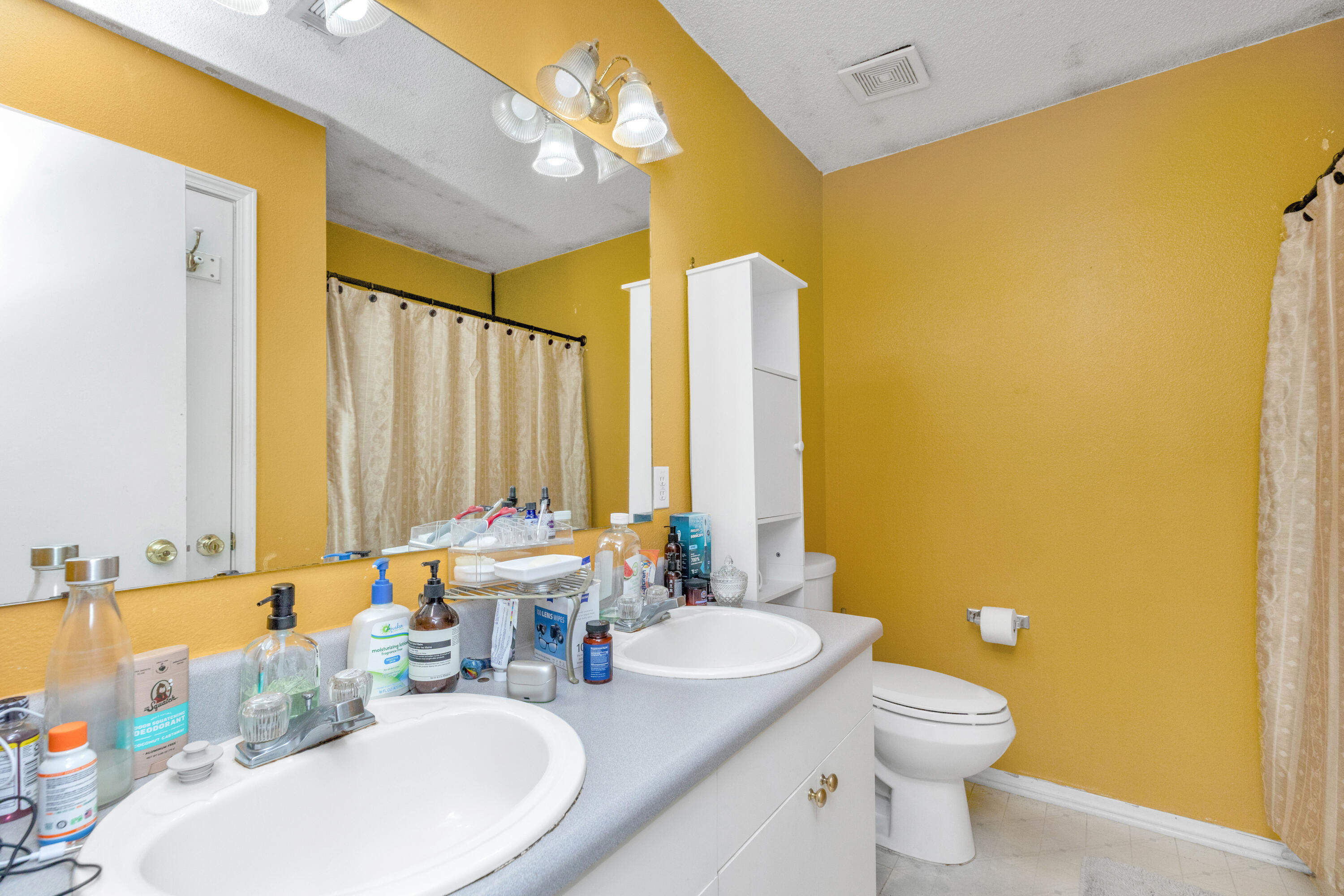 CHANTILLY WOODS - Residential