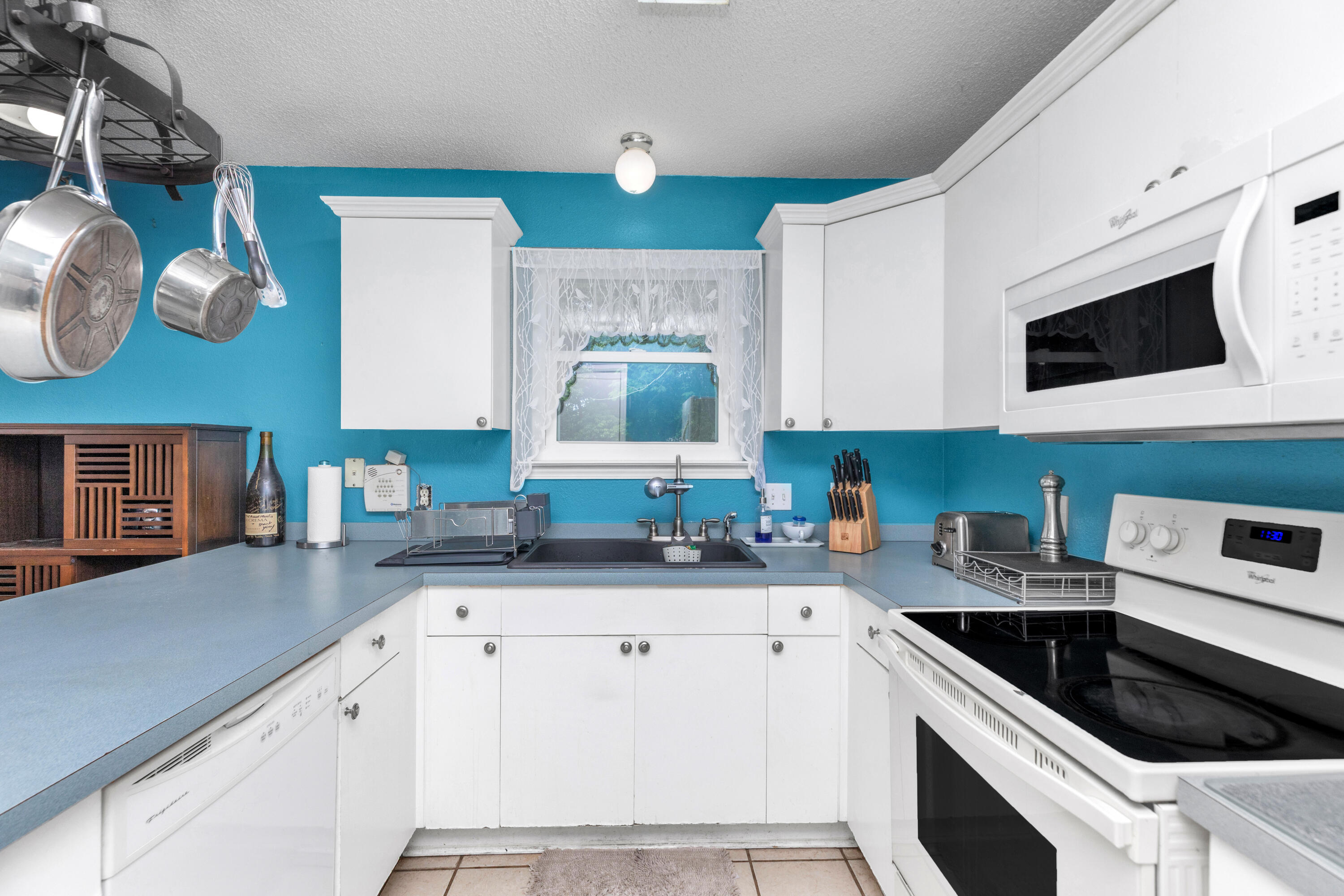 CHANTILLY WOODS - Residential