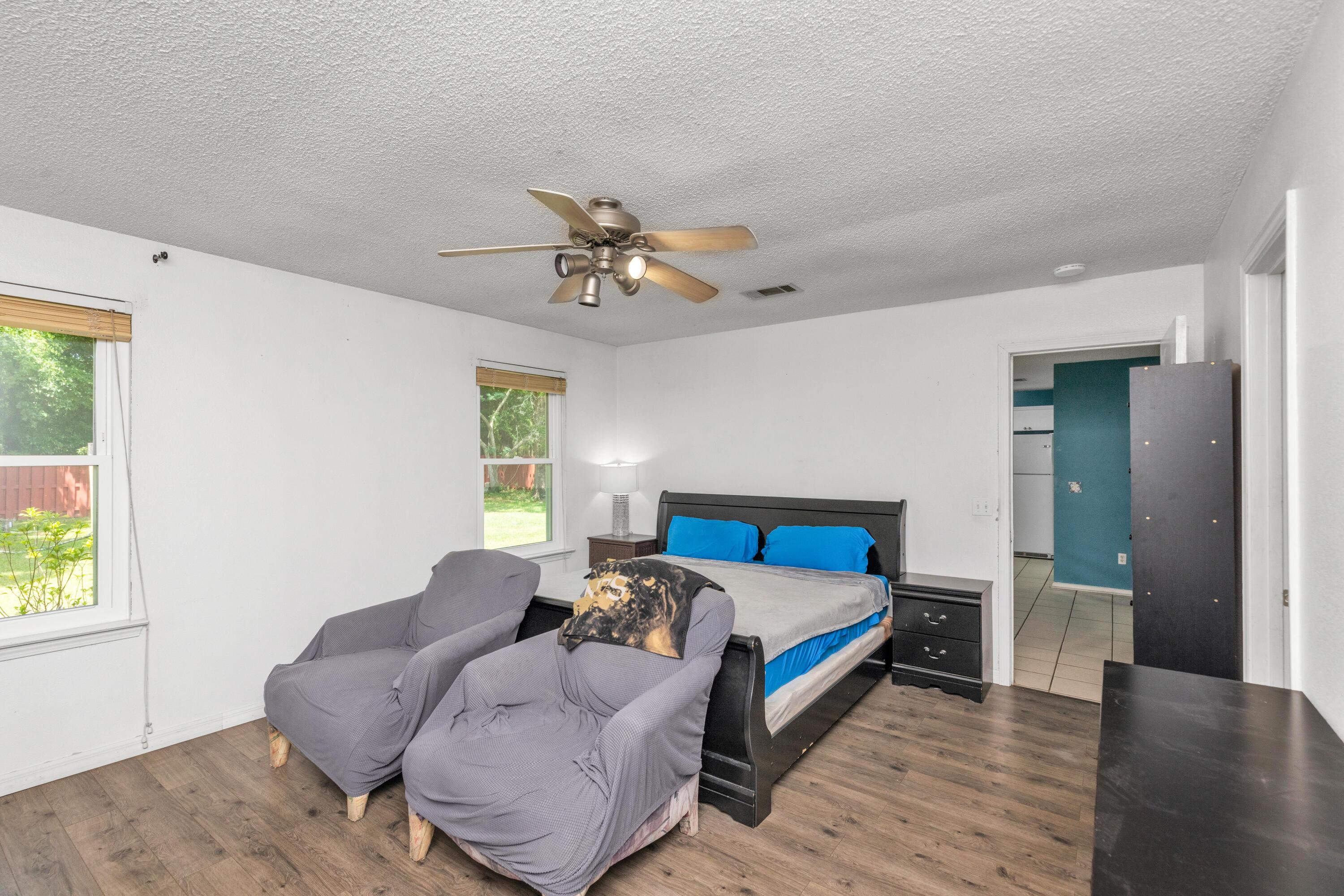 CHANTILLY WOODS - Residential