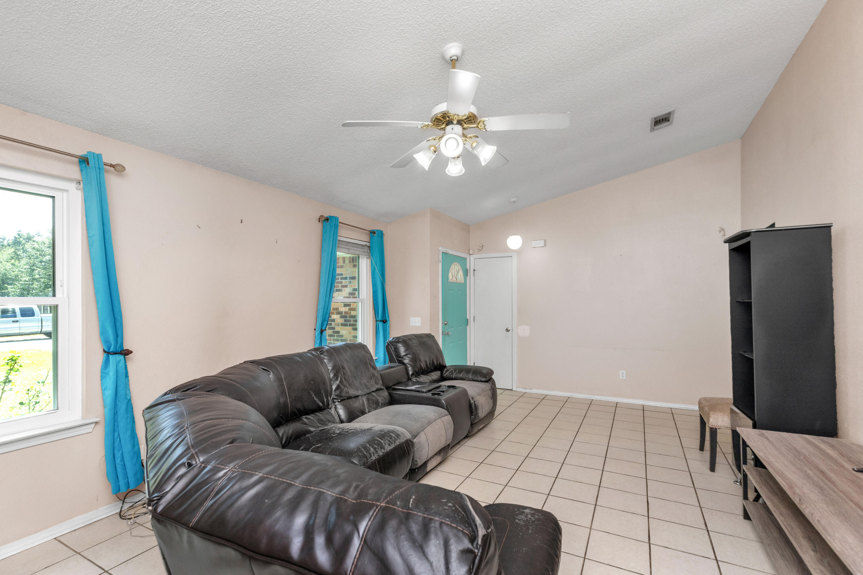 CHANTILLY WOODS - Residential