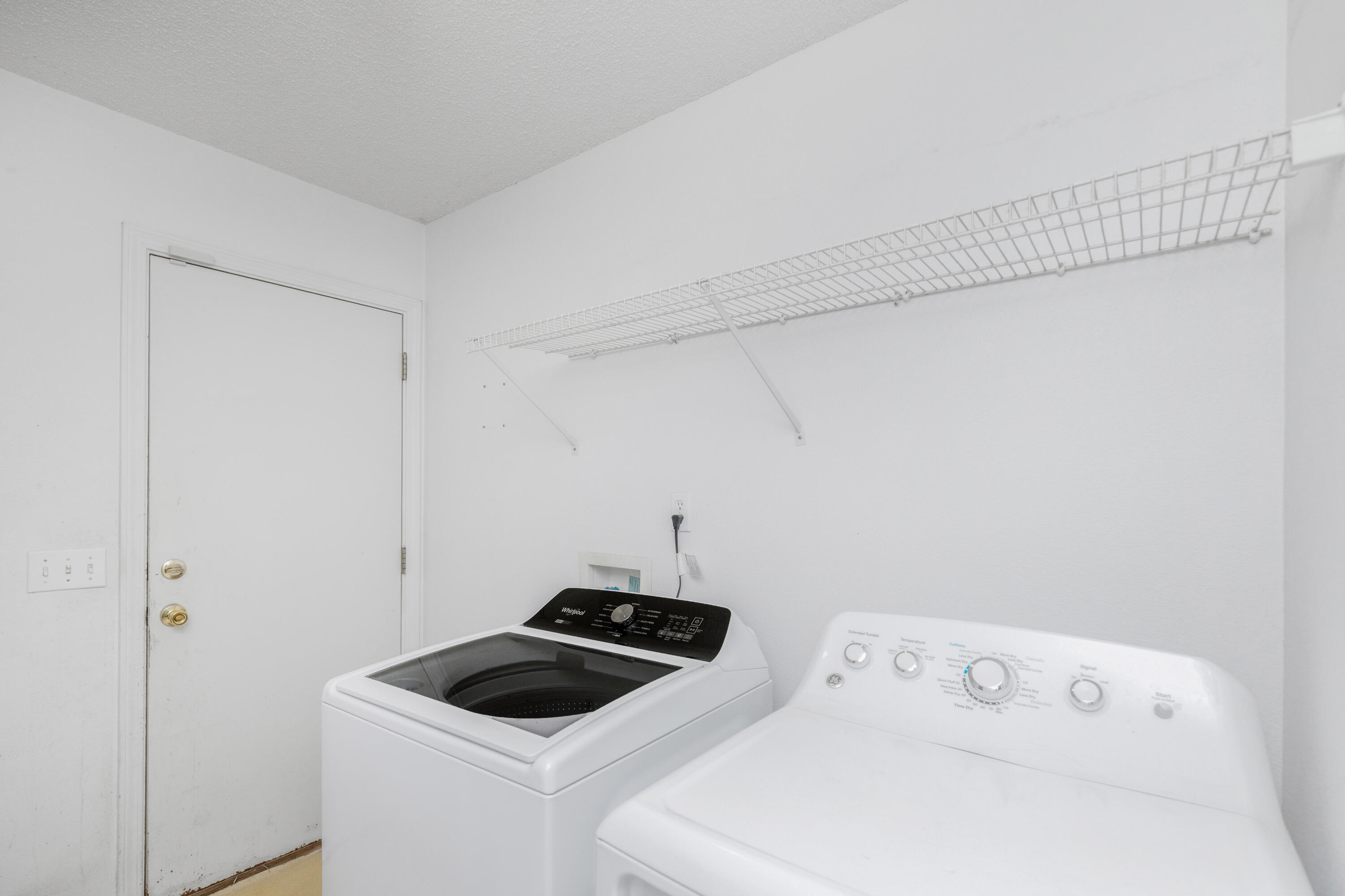 CHANTILLY WOODS - Residential