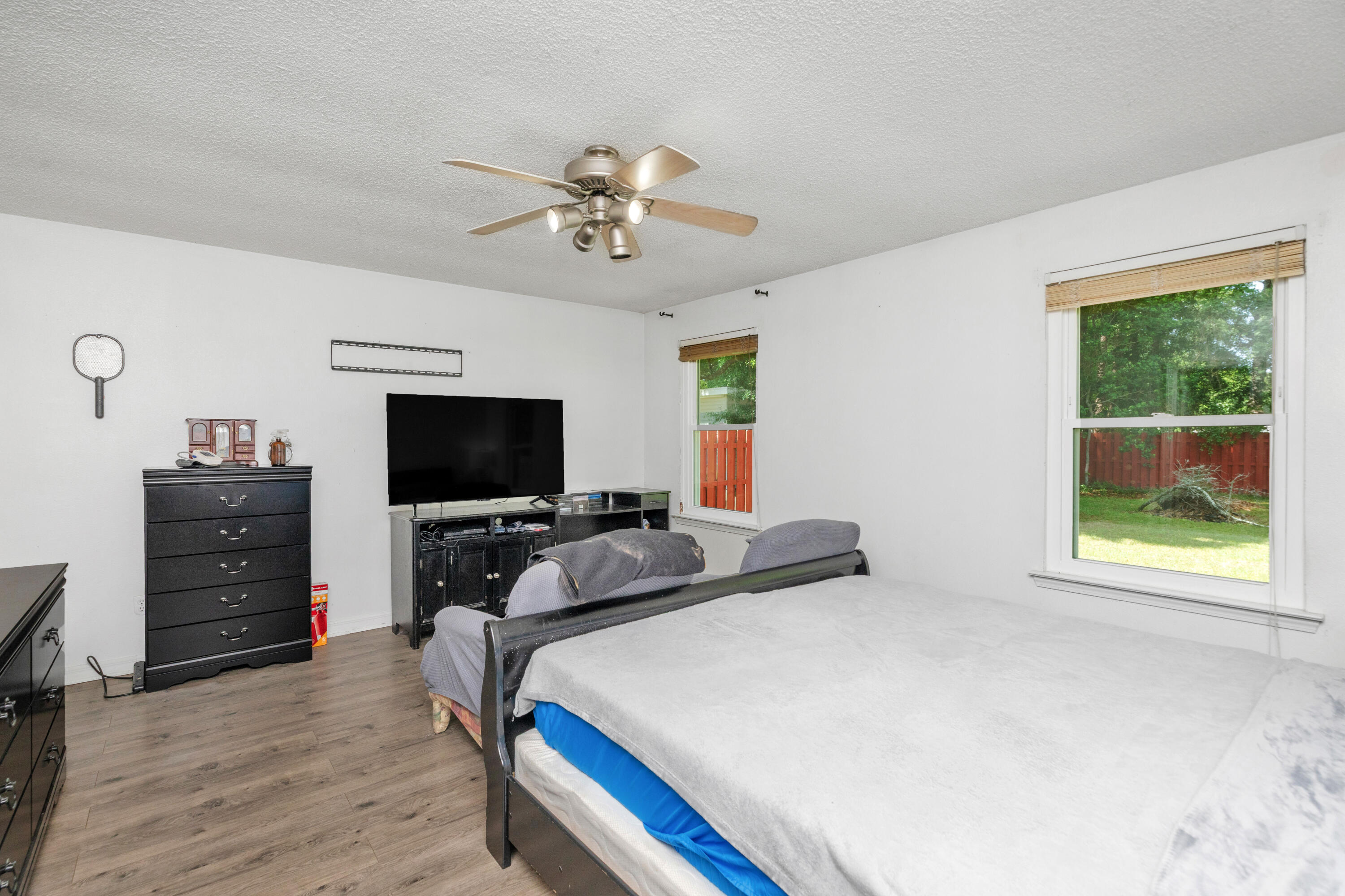 CHANTILLY WOODS - Residential