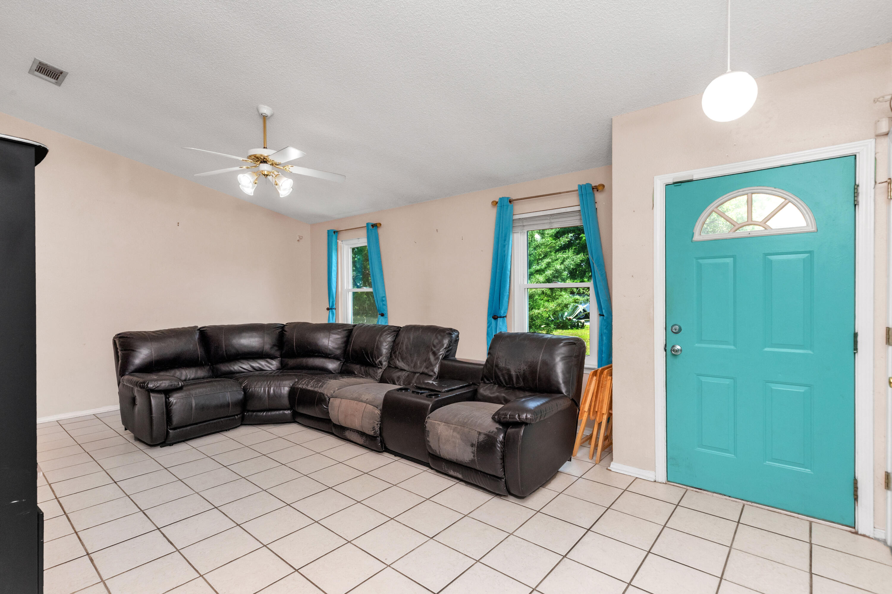 CHANTILLY WOODS - Residential