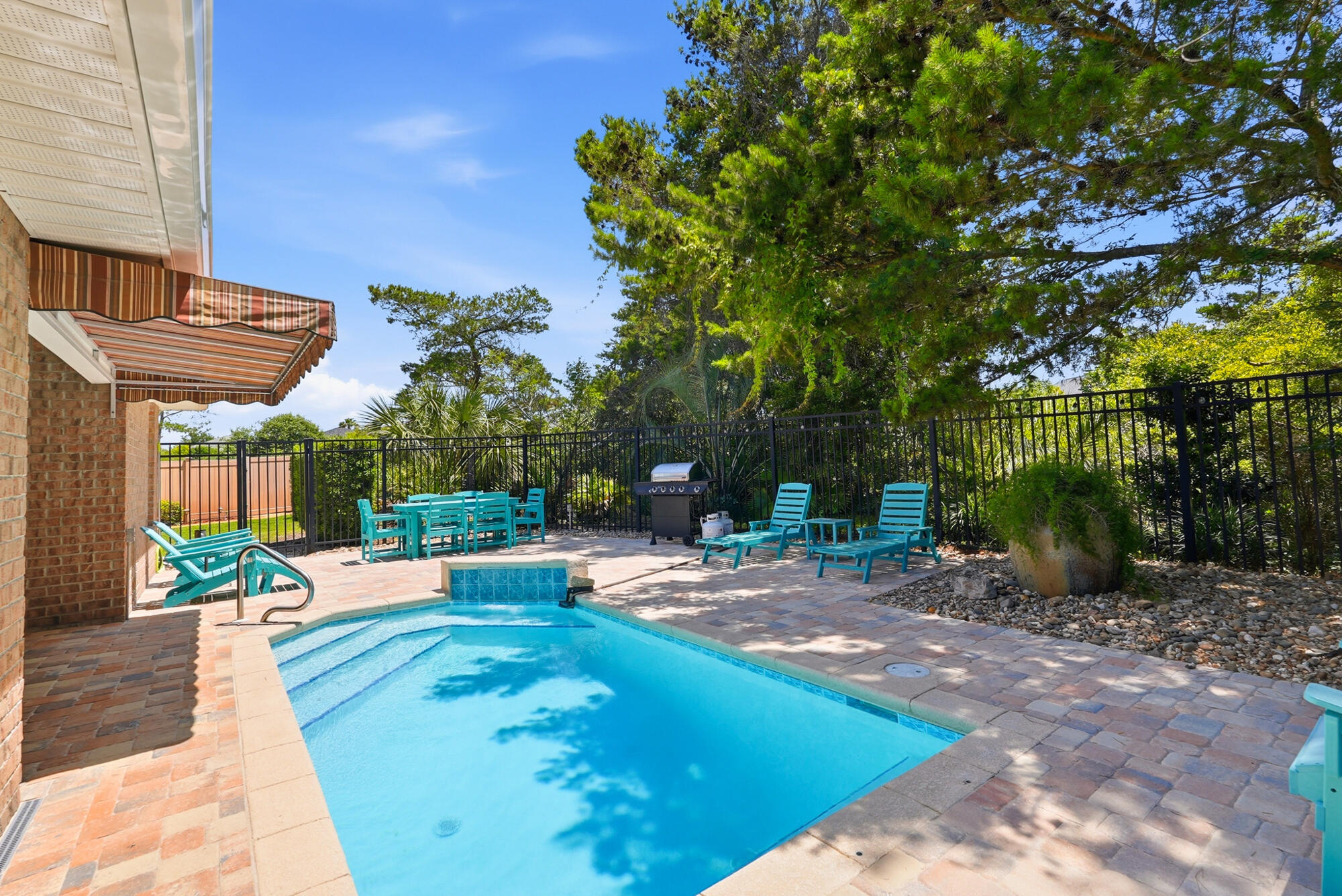 PARADISE RETREAT - Residential