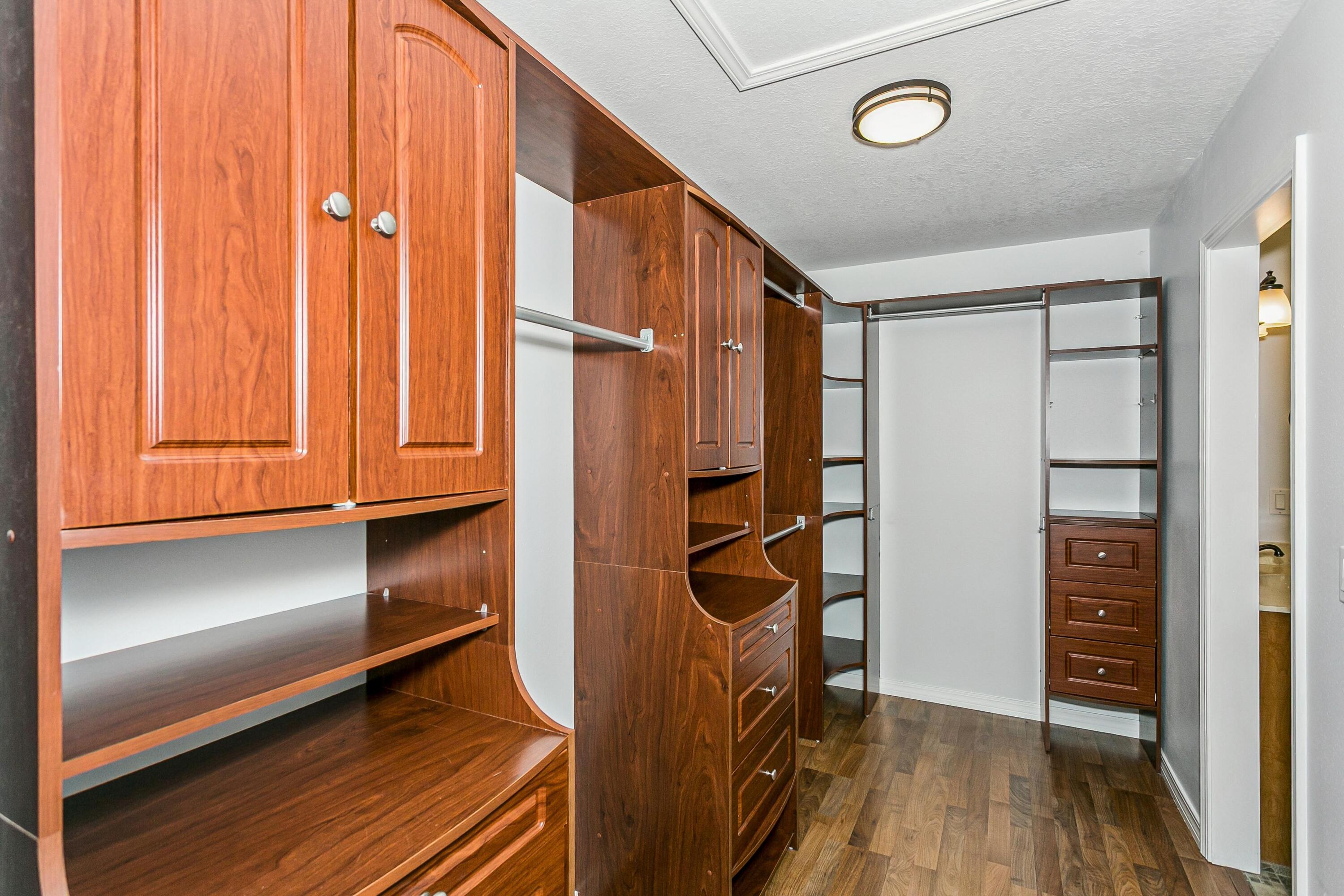 OAKRIDGE MANOR LOT 22 - Residential