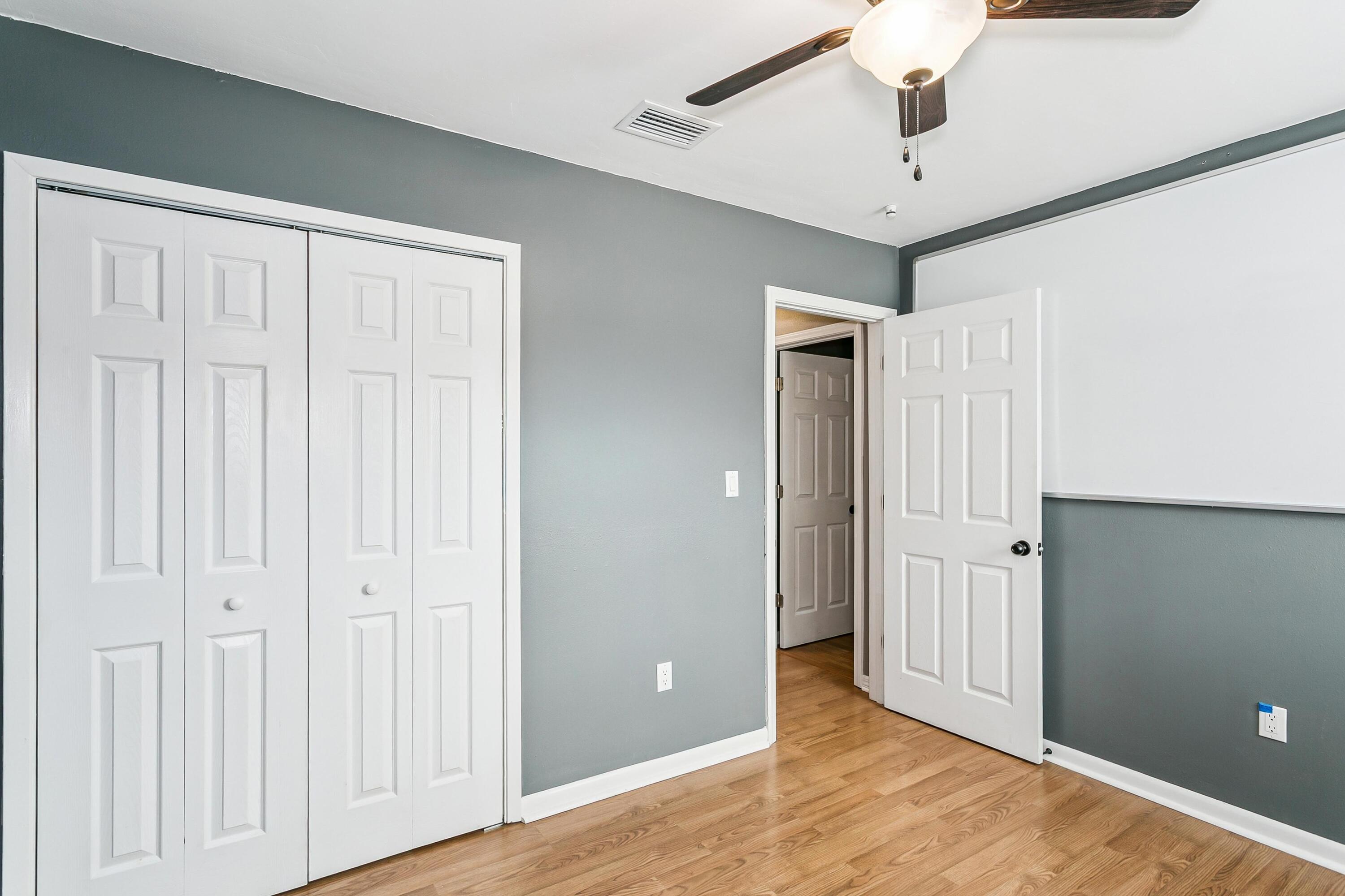 OAKRIDGE MANOR LOT 22 - Residential