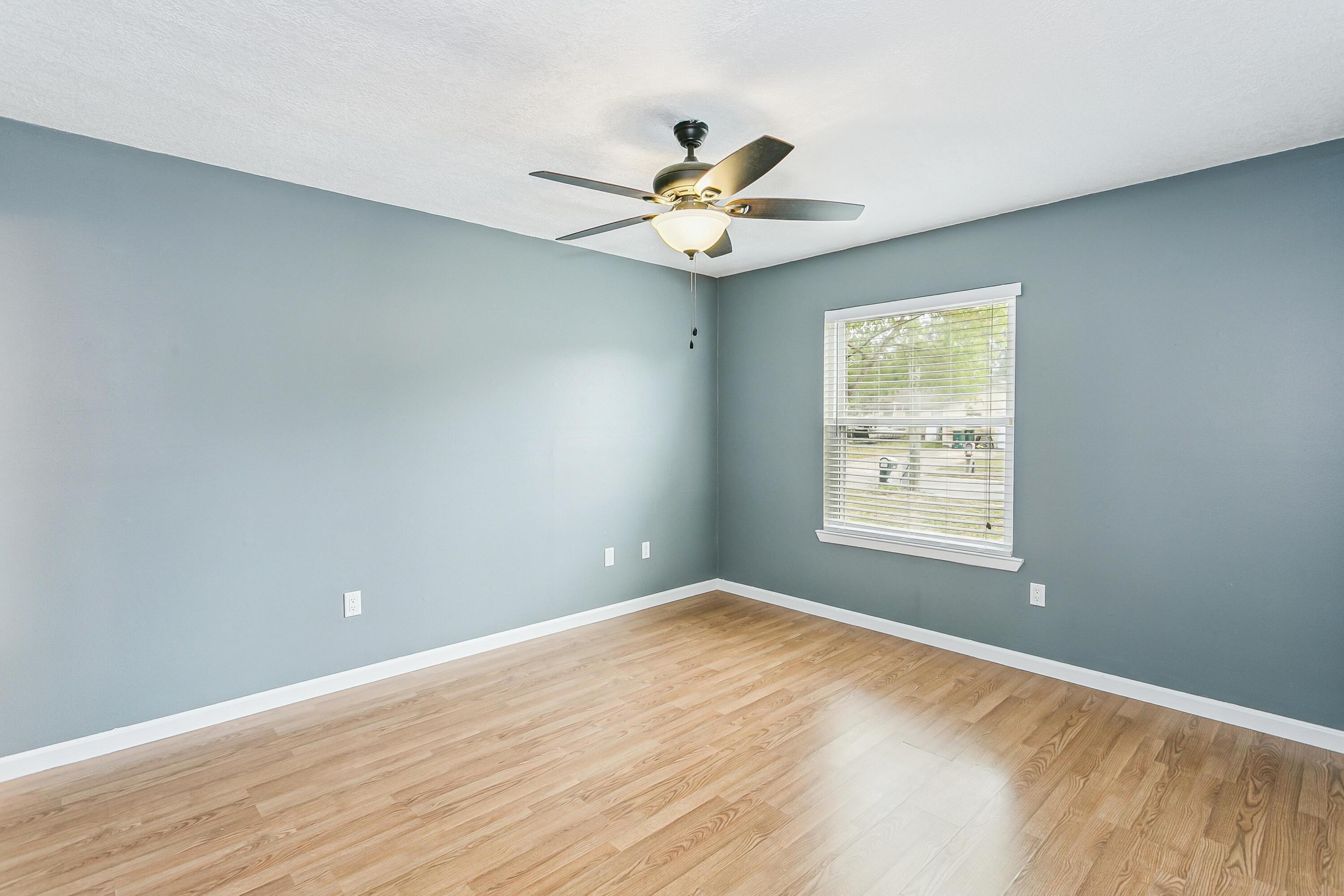 OAKRIDGE MANOR LOT 22 - Residential