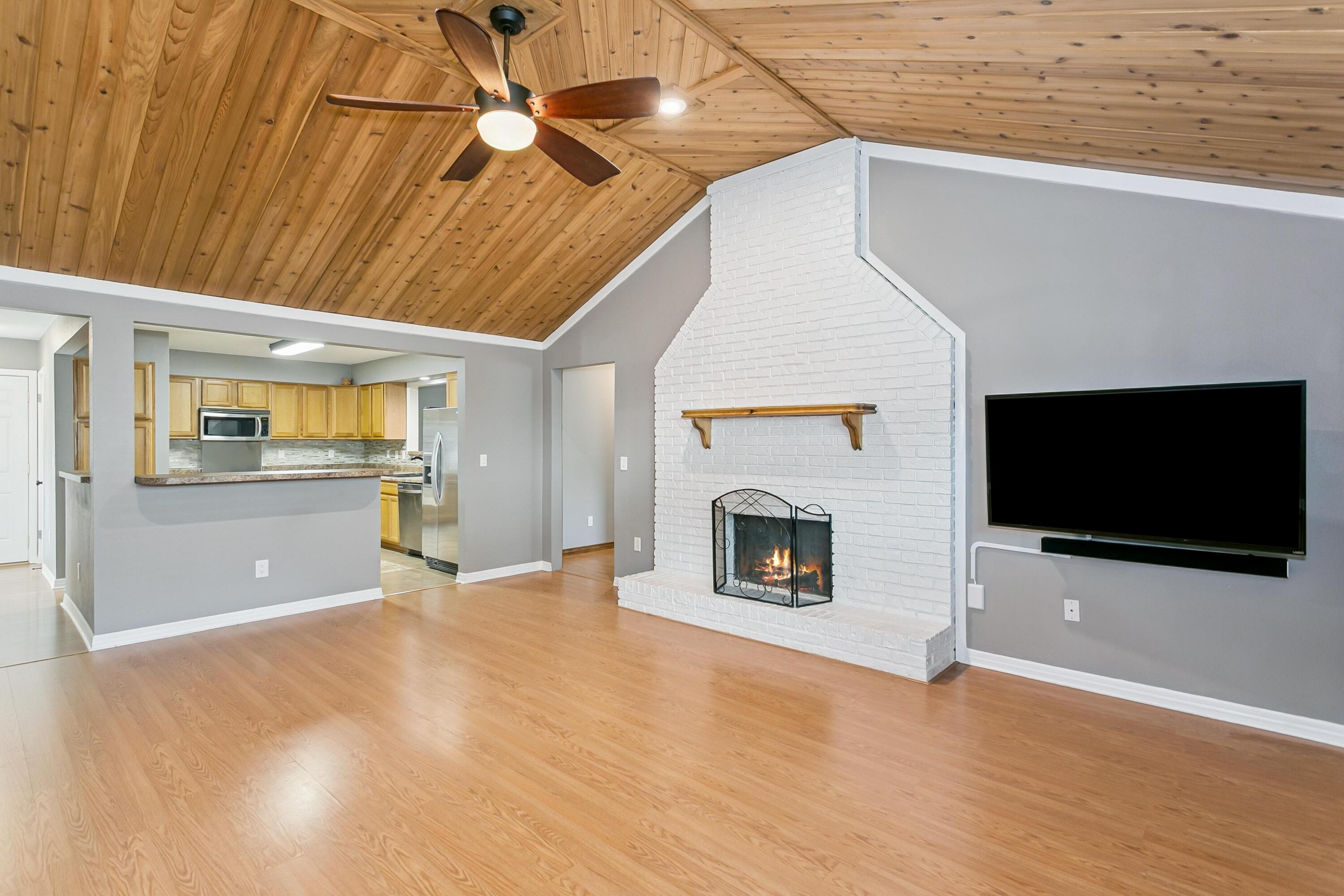 OAKRIDGE MANOR LOT 22 - Residential