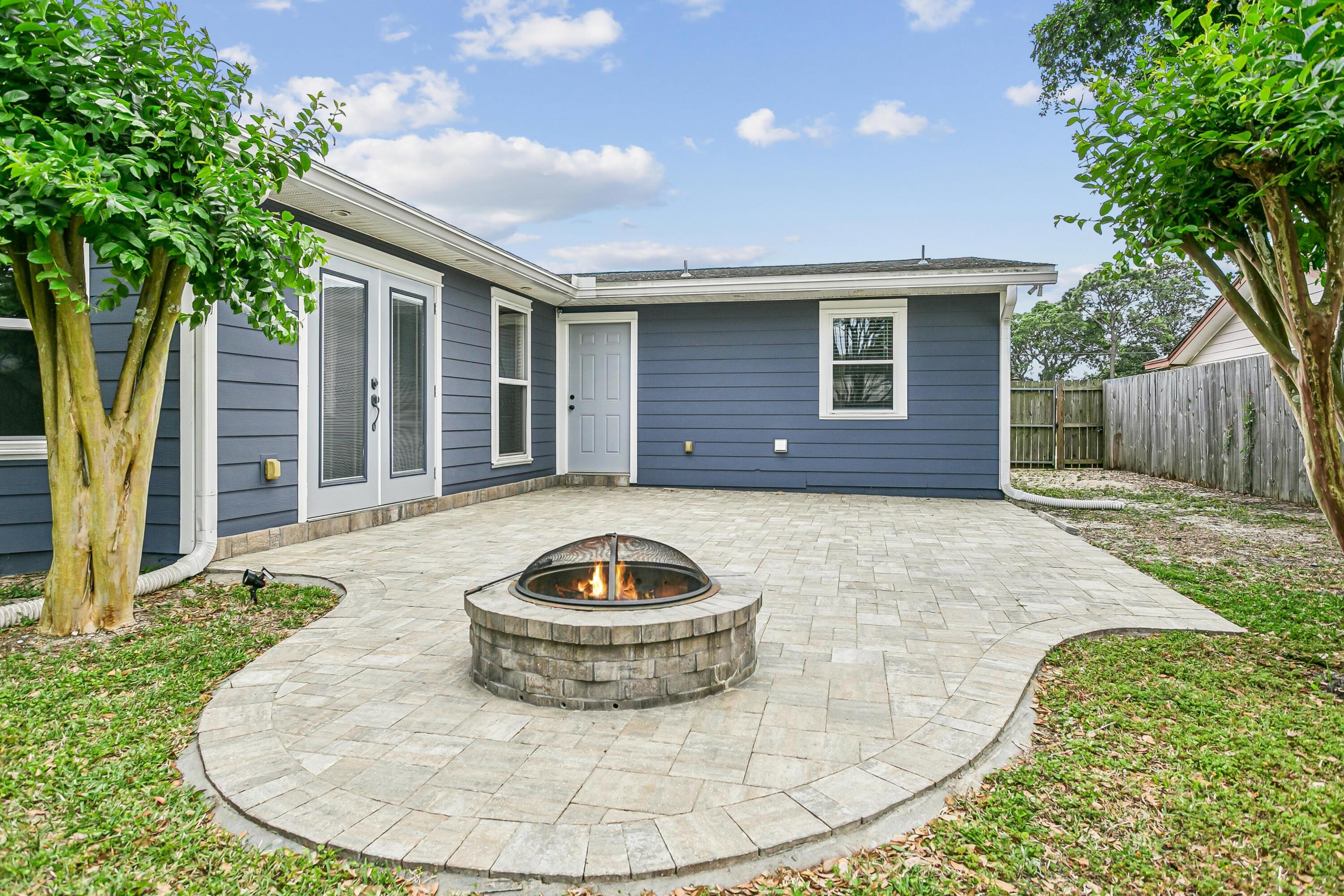 OAKRIDGE MANOR LOT 22 - Residential