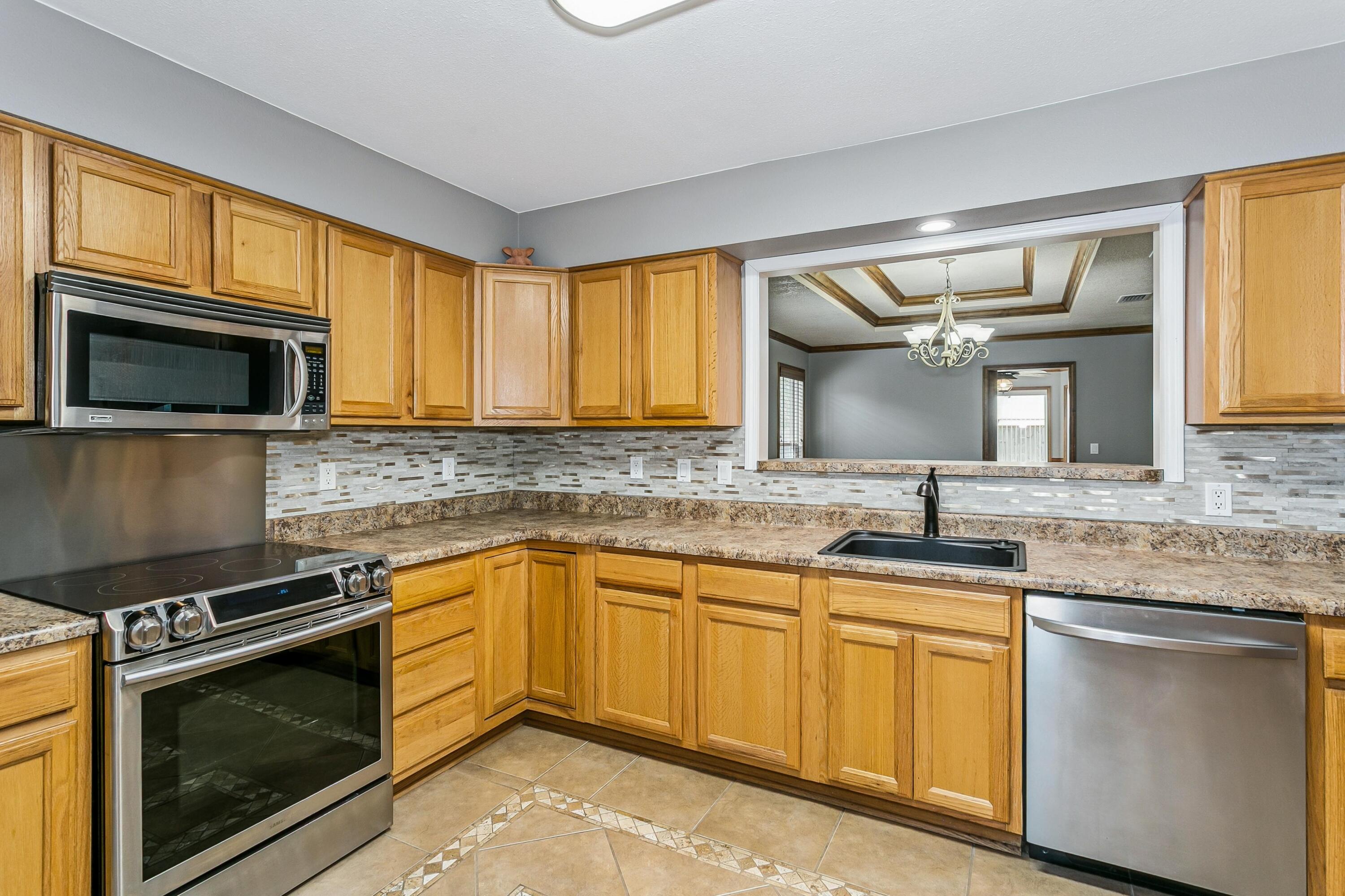 OAKRIDGE MANOR LOT 22 - Residential