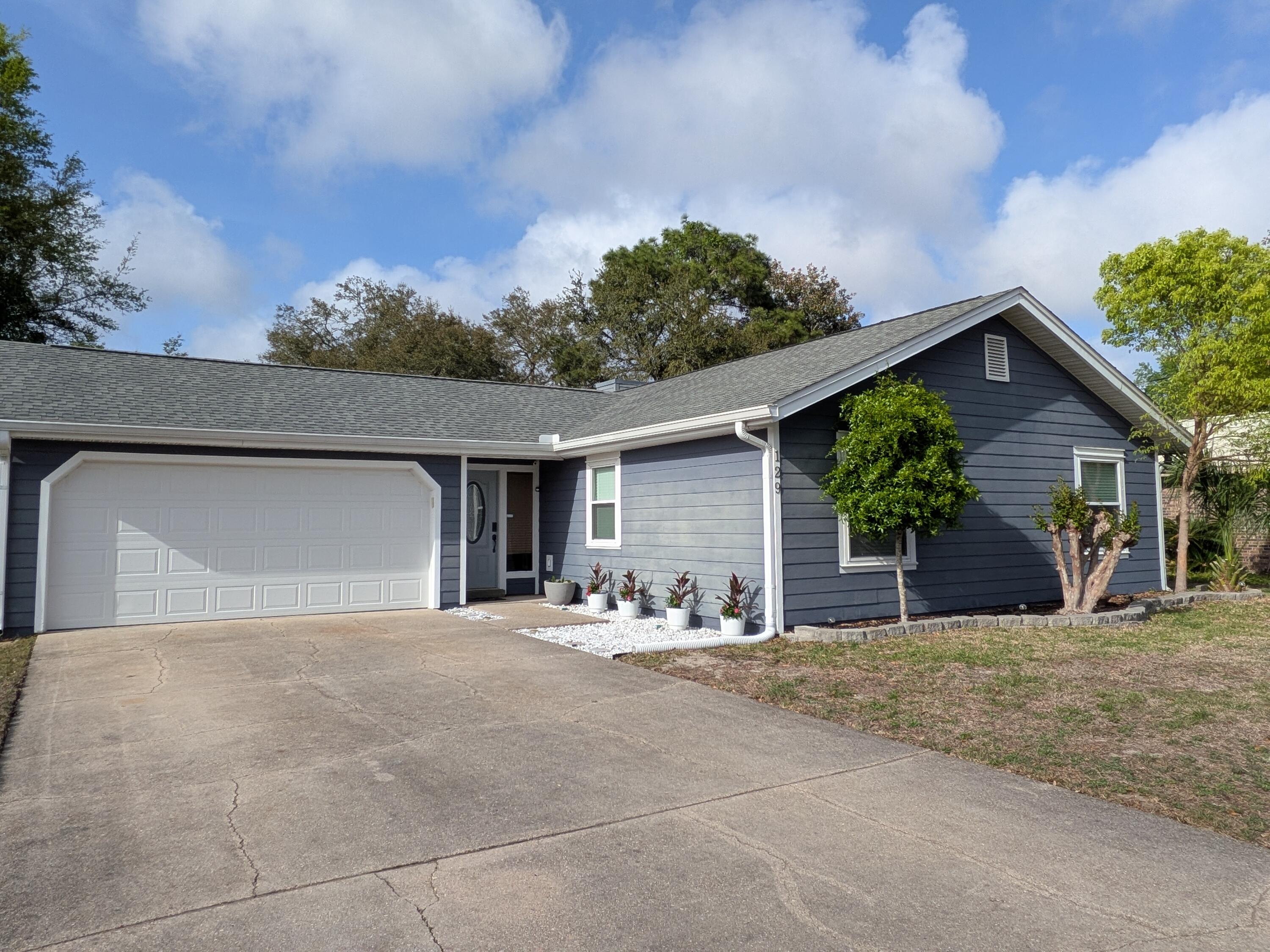 OAKRIDGE MANOR LOT 22 - Residential