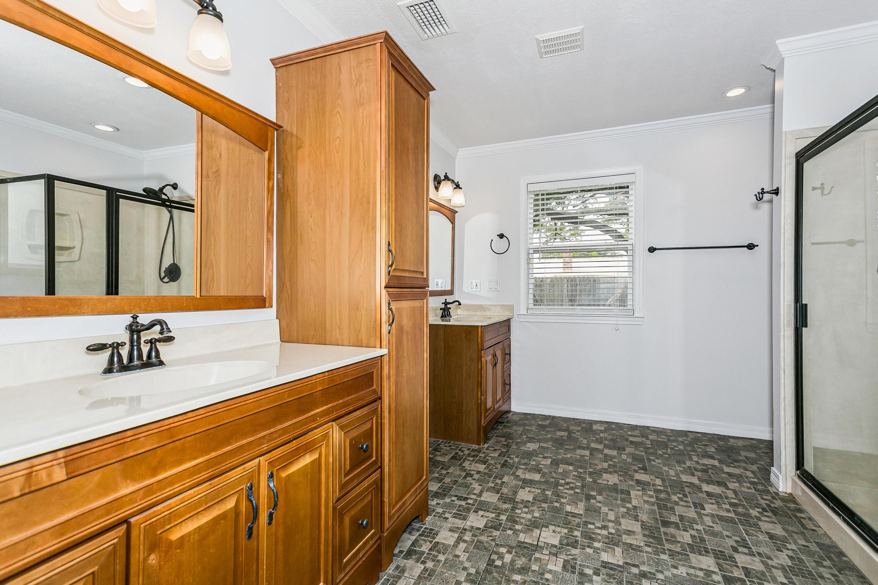 OAKRIDGE MANOR LOT 22 - Residential