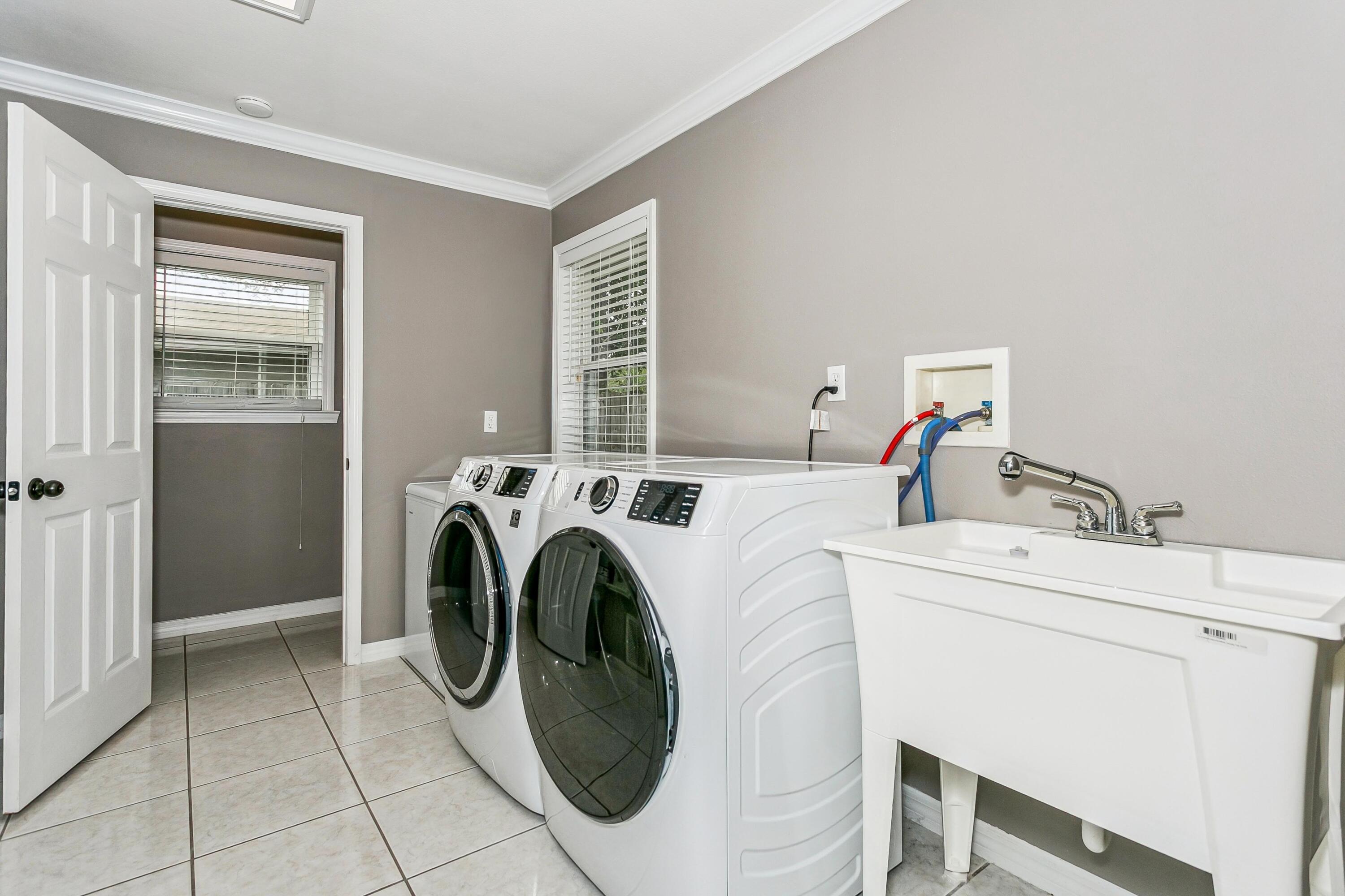 OAKRIDGE MANOR LOT 22 - Residential