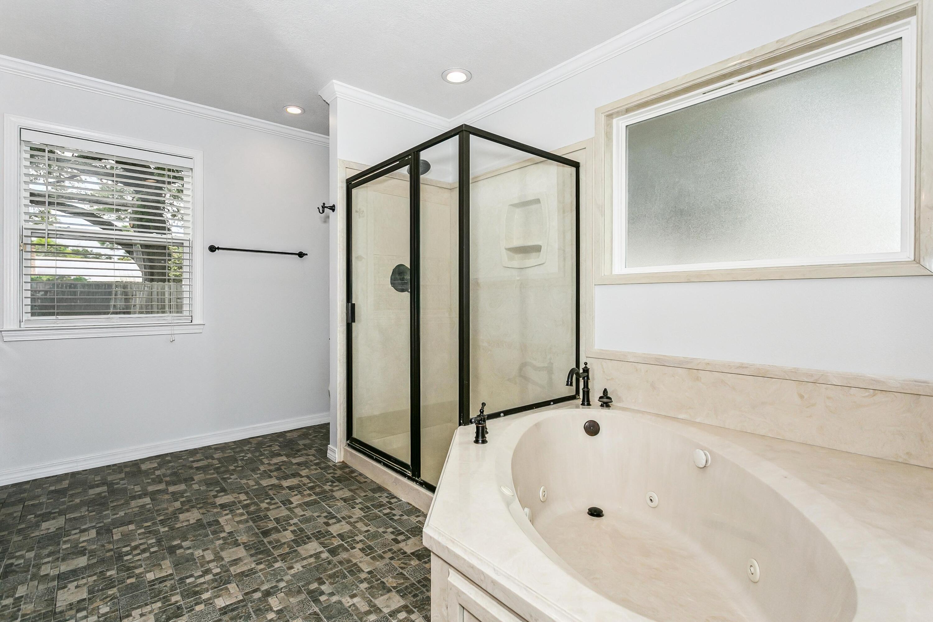 OAKRIDGE MANOR LOT 22 - Residential