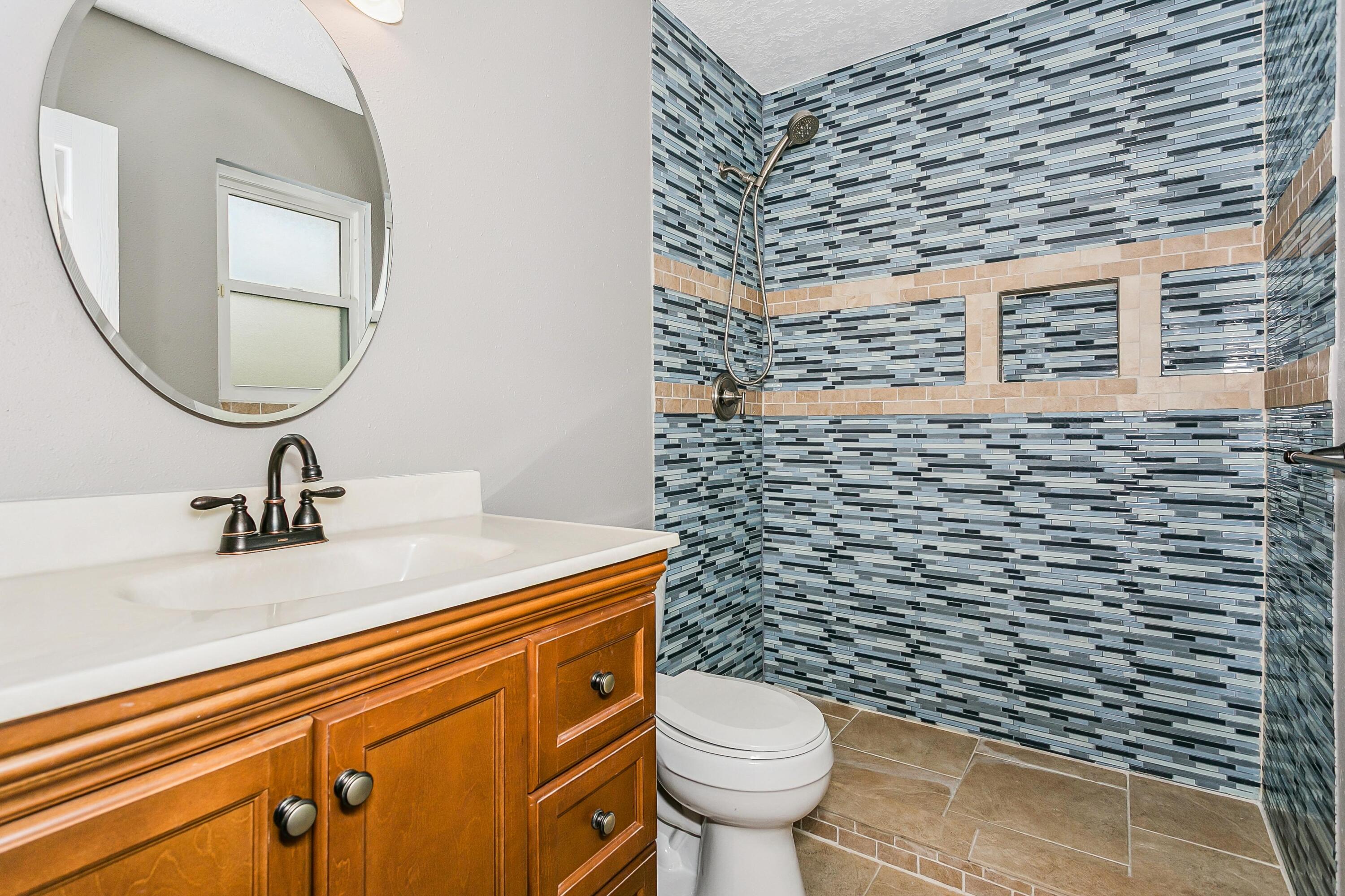 OAKRIDGE MANOR LOT 22 - Residential