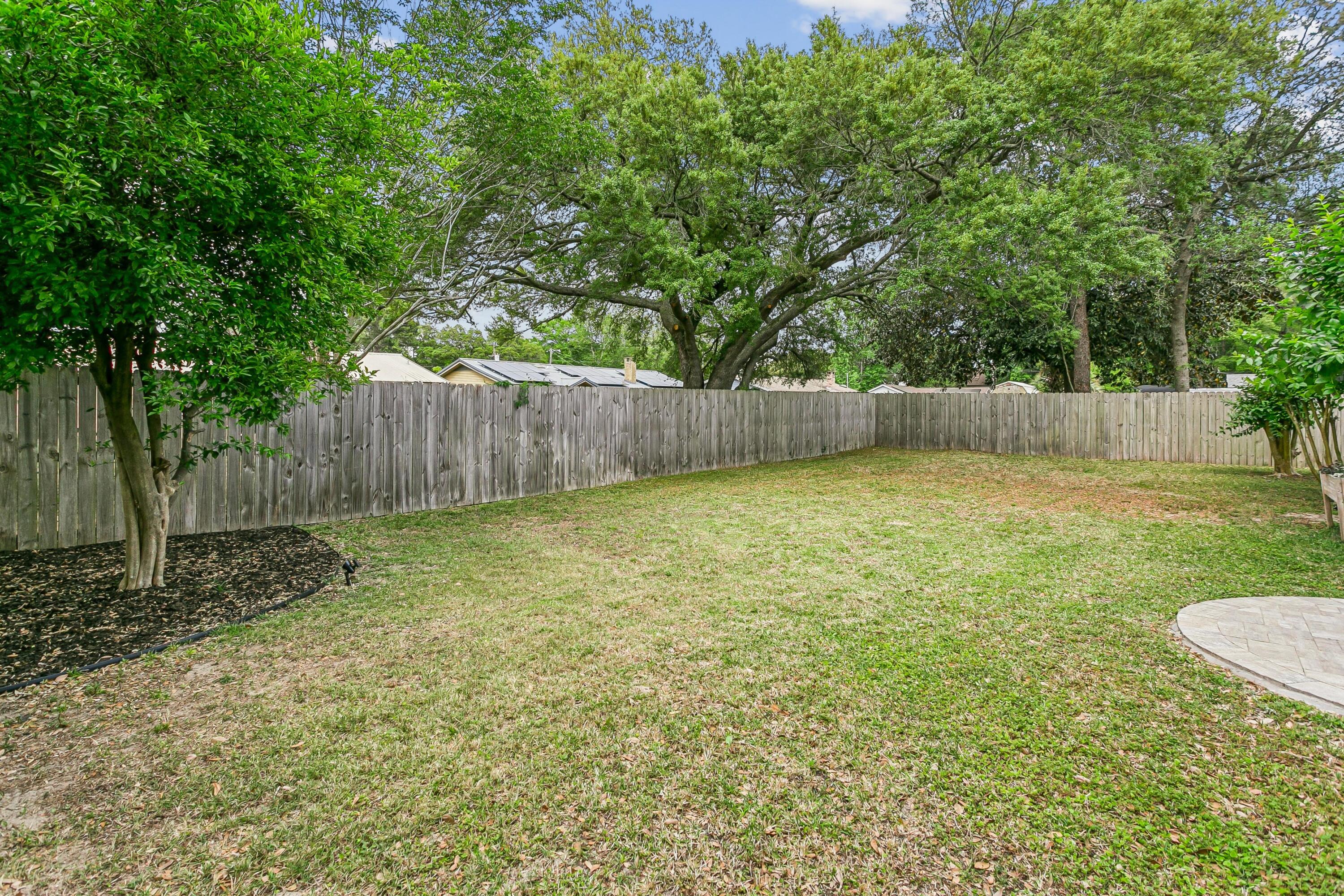 OAKRIDGE MANOR LOT 22 - Residential