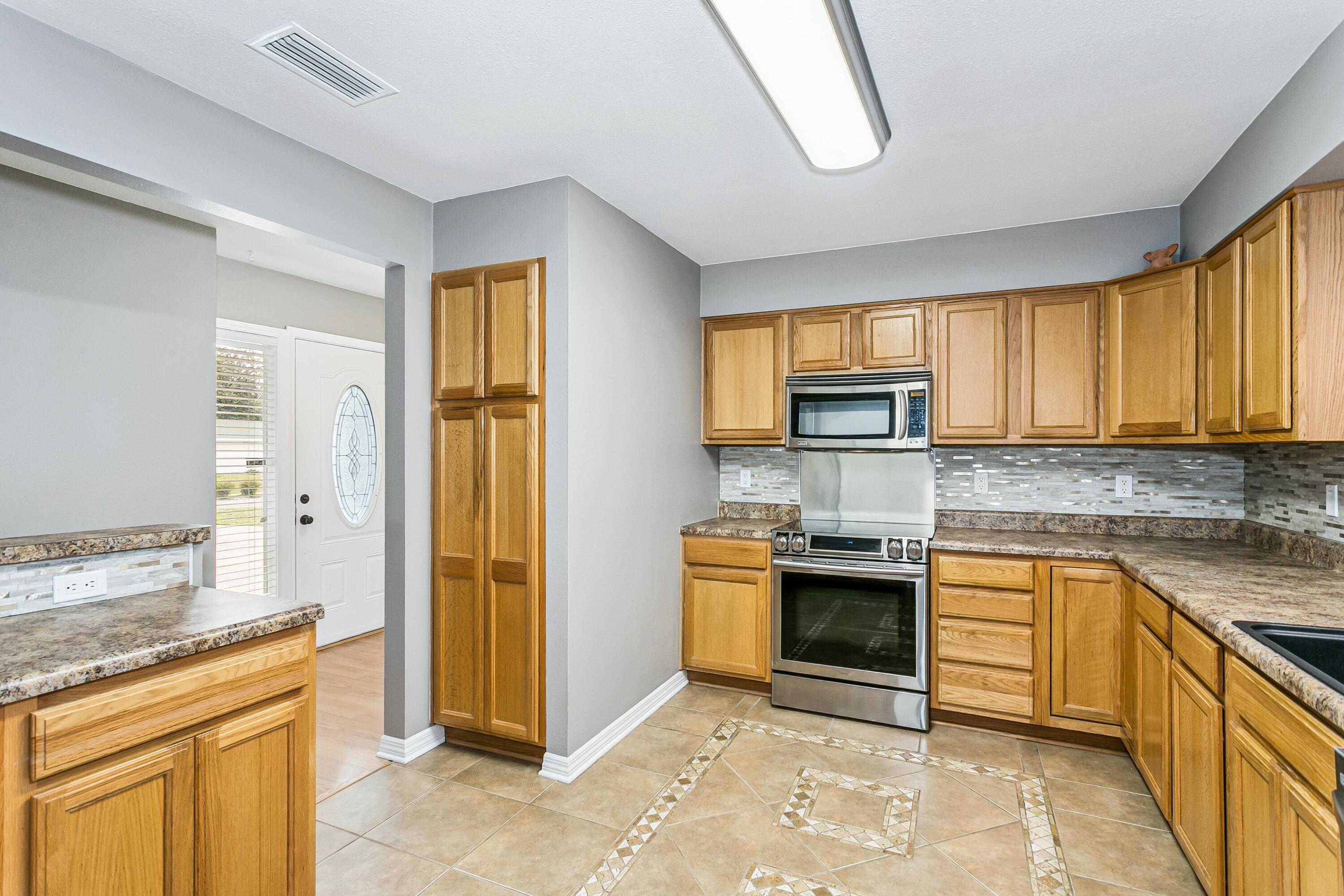 OAKRIDGE MANOR LOT 22 - Residential