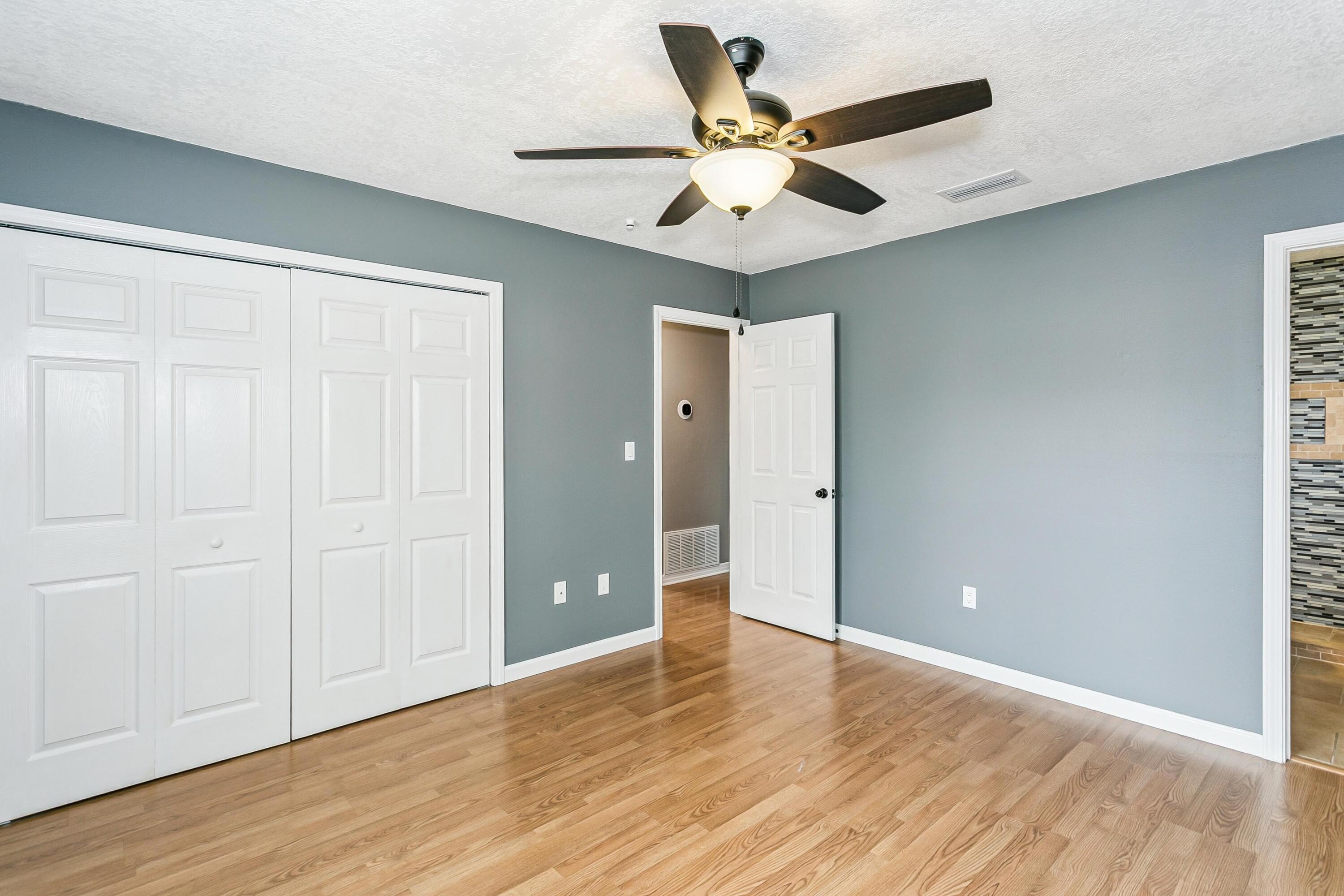 OAKRIDGE MANOR LOT 22 - Residential