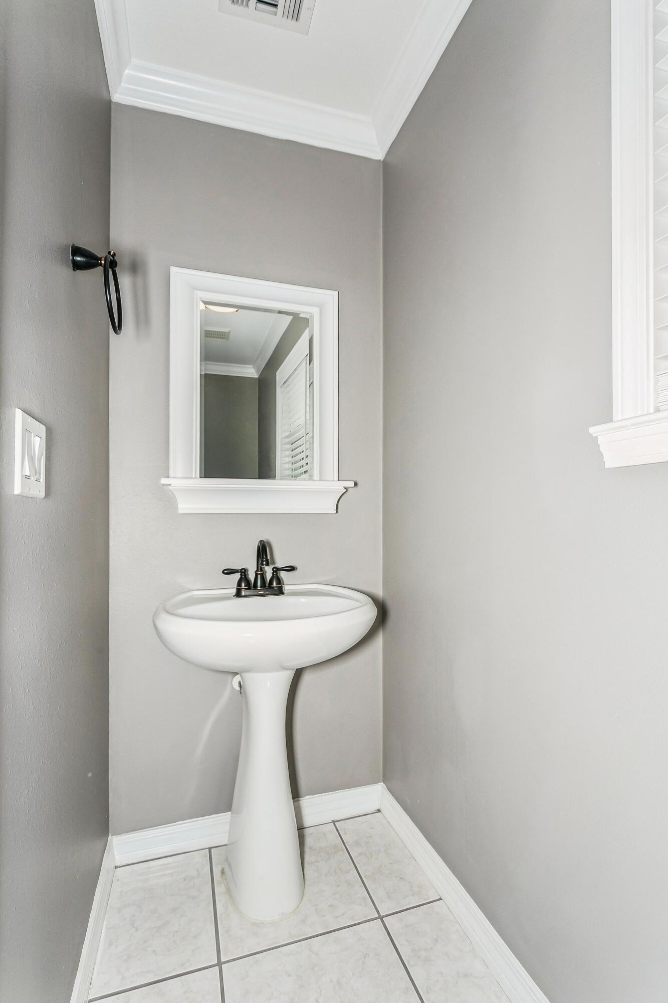 OAKRIDGE MANOR LOT 22 - Residential