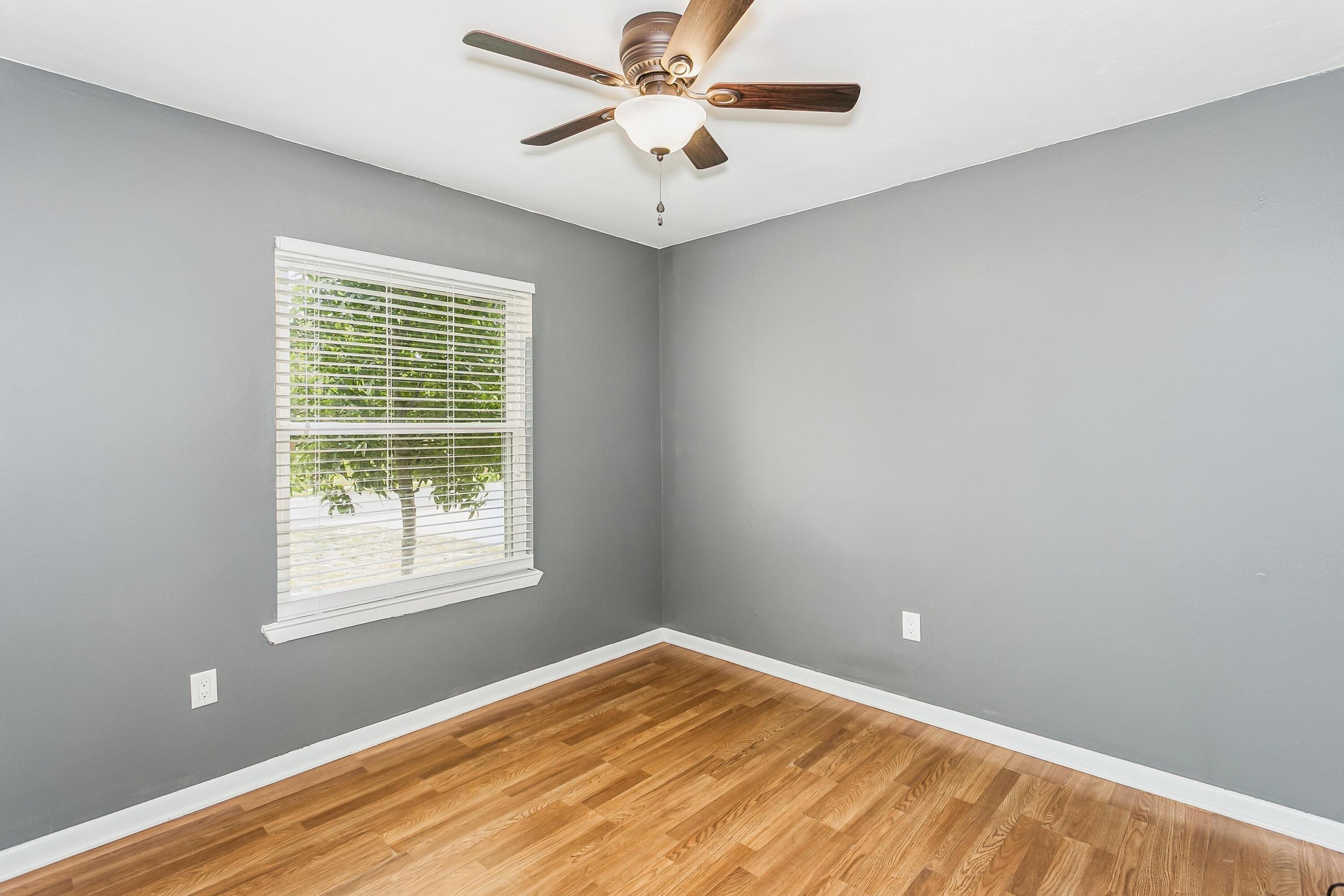 OAKRIDGE MANOR LOT 22 - Residential