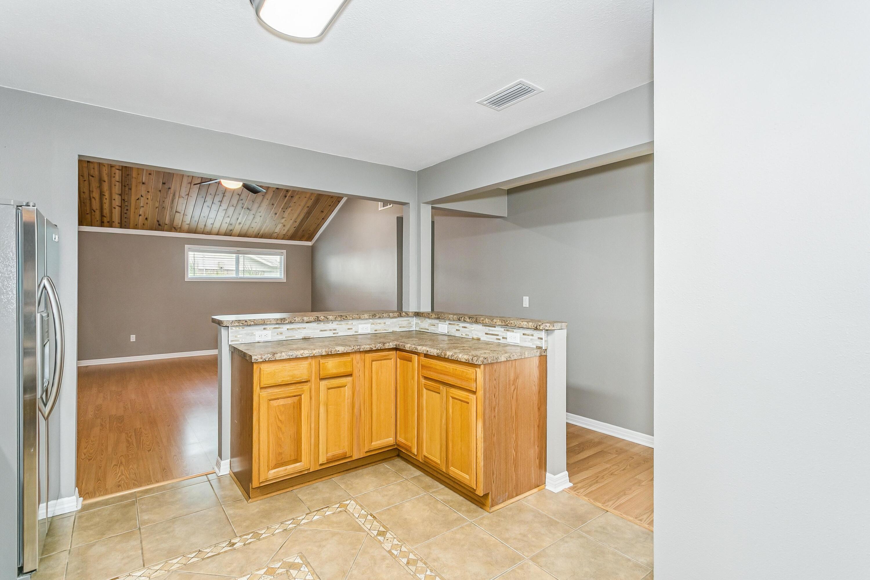 OAKRIDGE MANOR LOT 22 - Residential