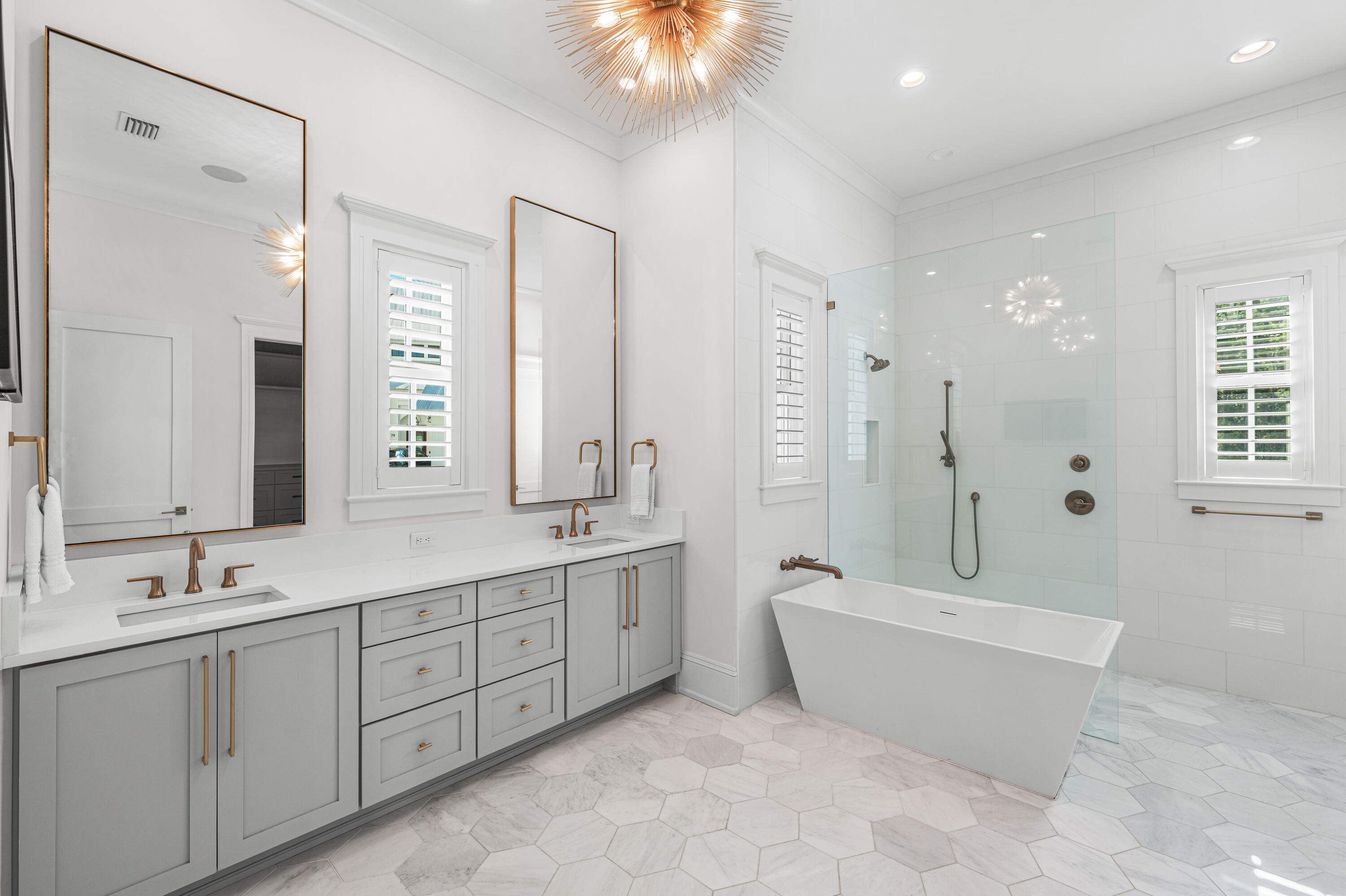 CHURCHILL OAKS - Residential