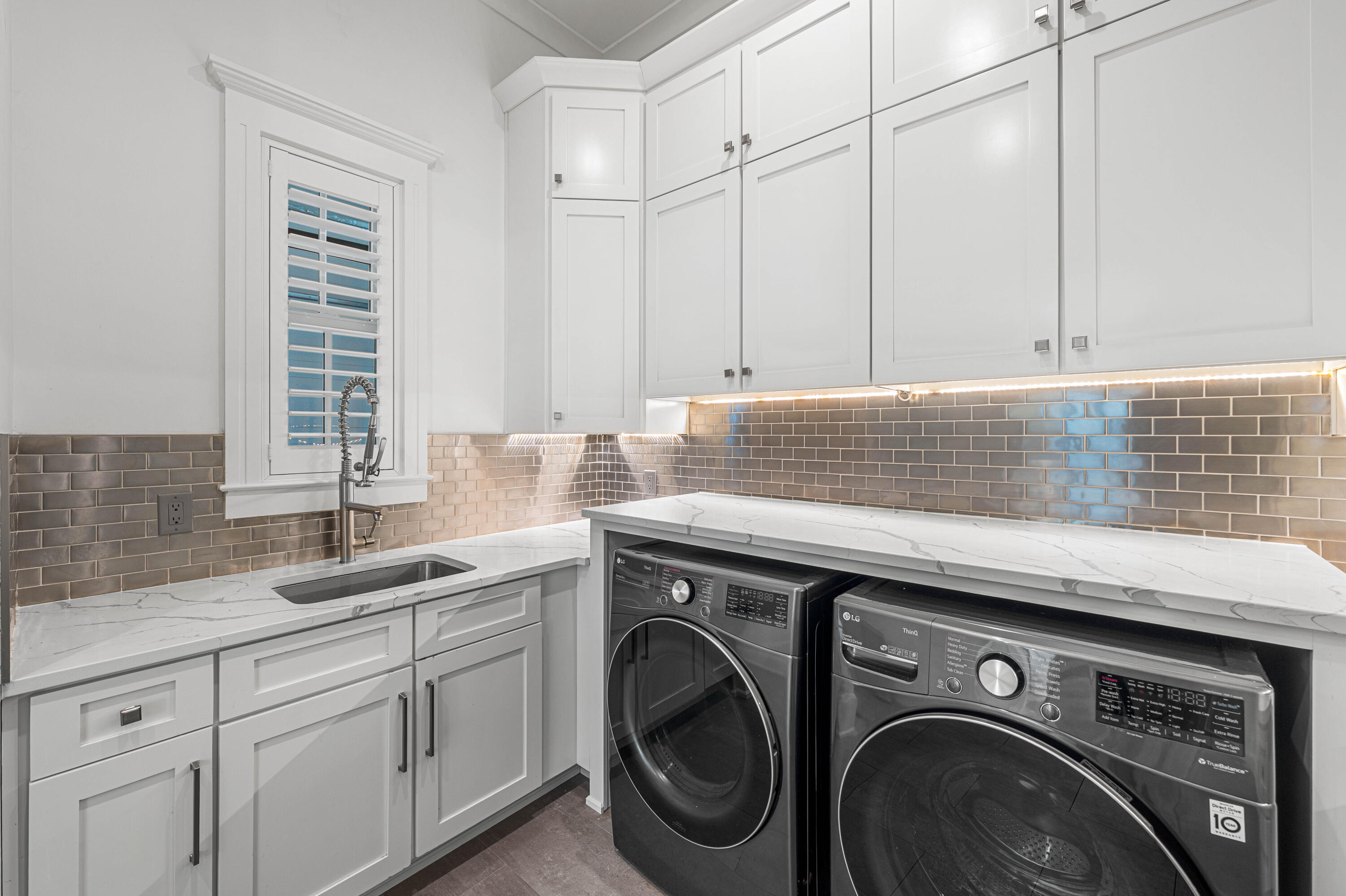 CHURCHILL OAKS - Residential